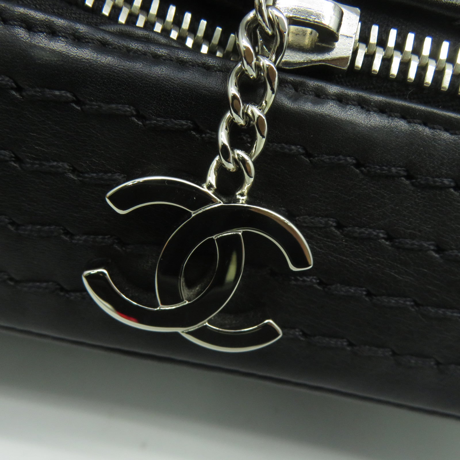 CHANEL 菱格牛皮皮革Chain Shoulder銀扣鏈帶肩背袋黑色