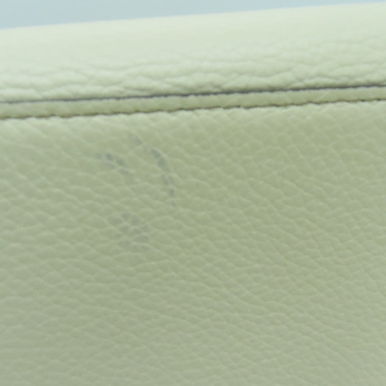 Furla 牛皮皮革Margherita金扣手挽袋白色/米色