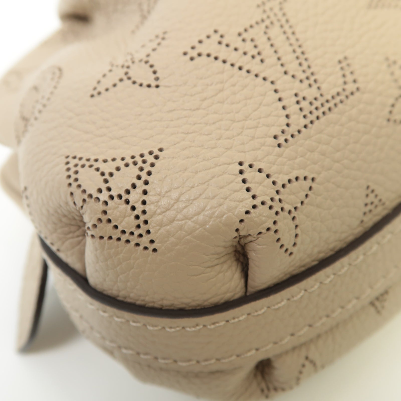 LOUIS VUITTON Mahina Scala Mini Pouch銀扣肩背袋米色