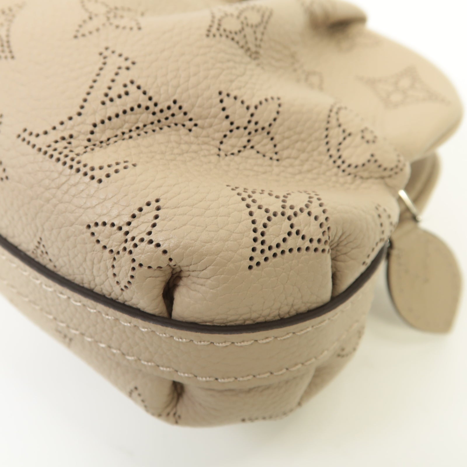 LOUIS VUITTON Mahina Scala Mini Pouch銀扣肩背袋米色