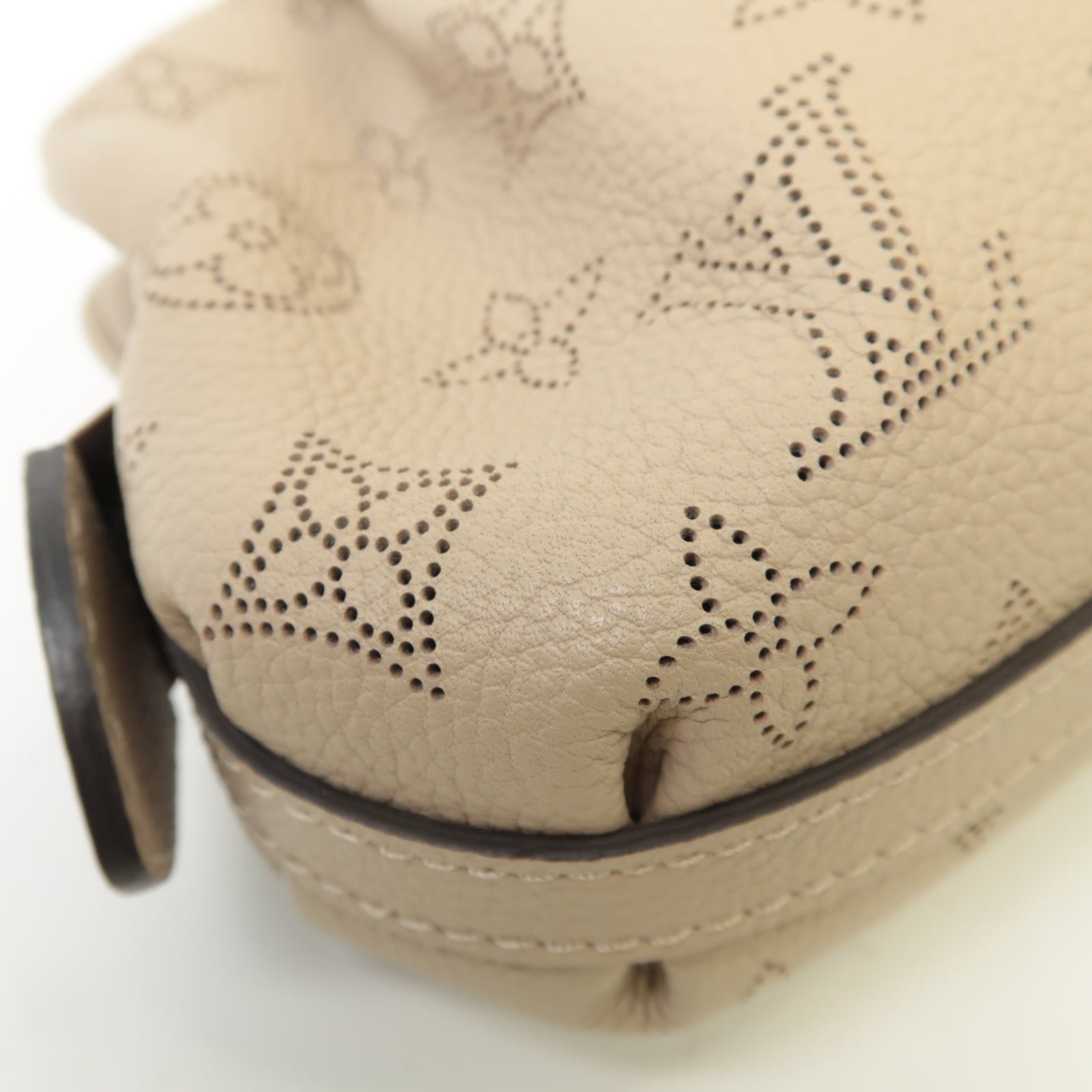 LOUIS VUITTON Mahina Scala Mini Pouch銀扣肩背袋米色