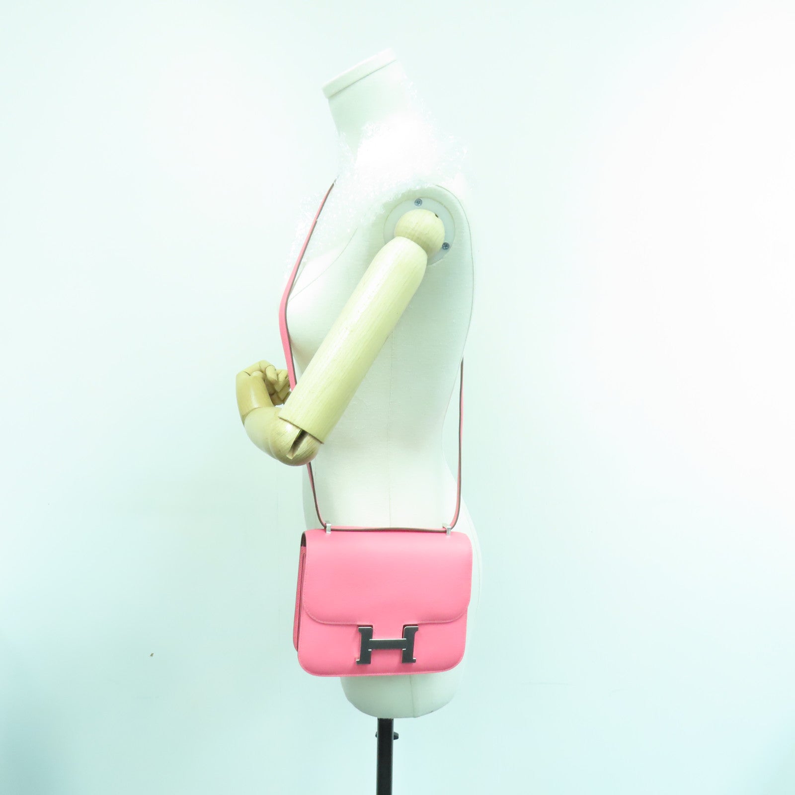 HERMES Evercolor皮革Constance Mini銀扣肩背袋Rose Azalee粉紅色