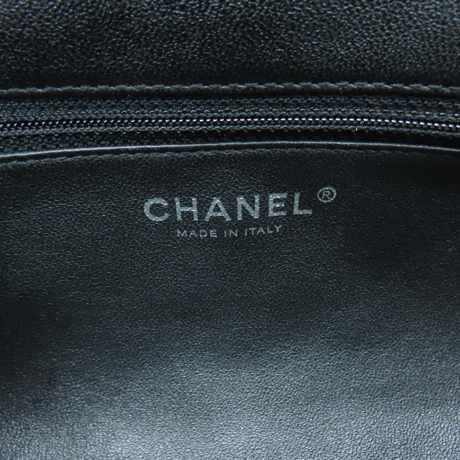 CHANEL 菱格漆皮皮革Cluth銀扣手拿包黑色
