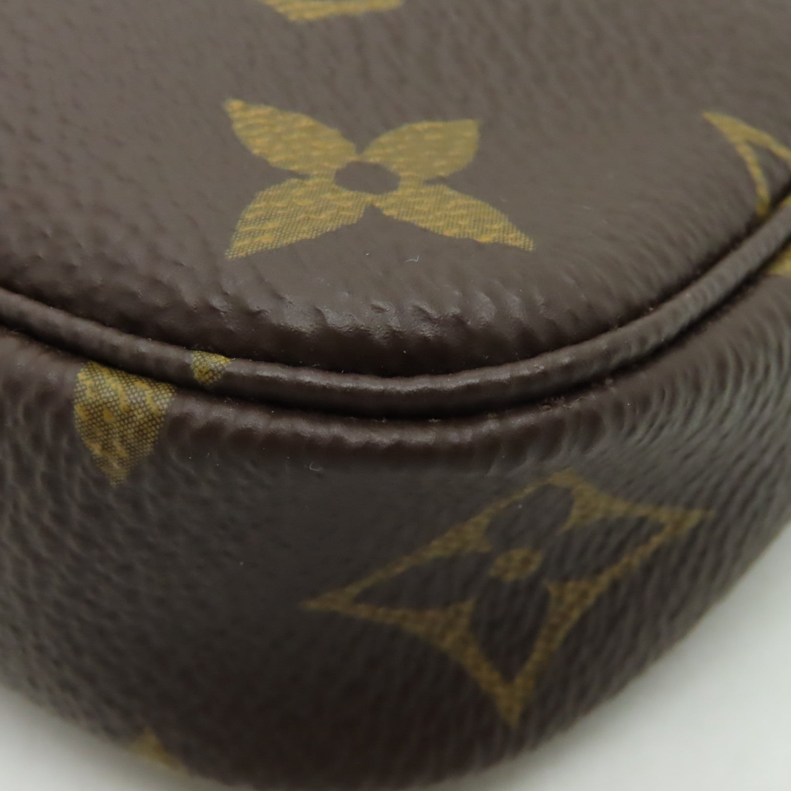 LOUIS VUITTON Monogram Mini Pochette Accessoires金扣手挽袋啡色