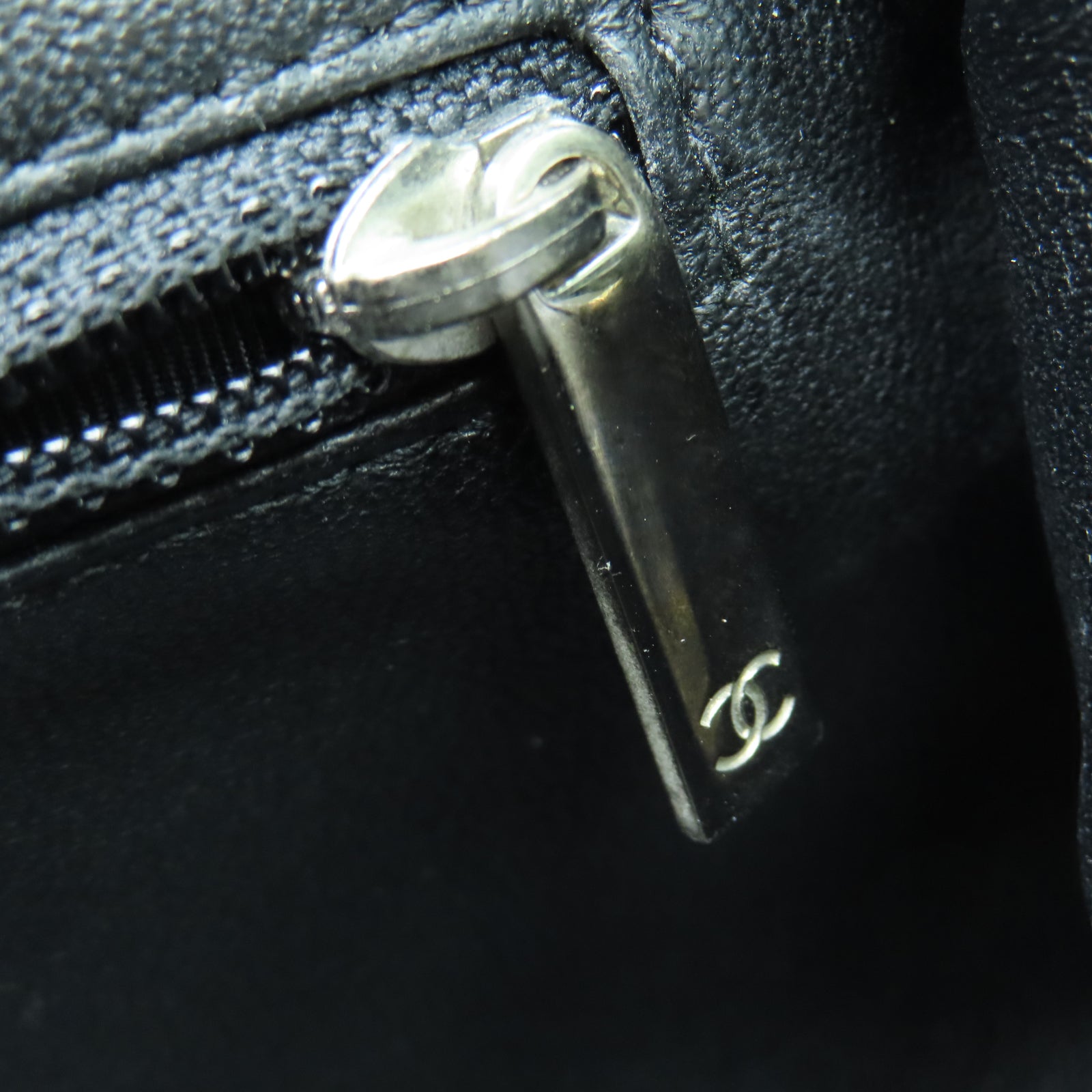 CHANEL 菱格漆皮皮革Cluth銀扣手拿包黑色