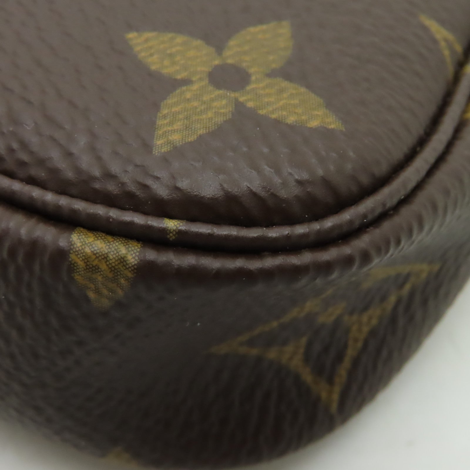 LOUIS VUITTON Monogram Mini Pochette Accessoires金扣手挽袋啡色