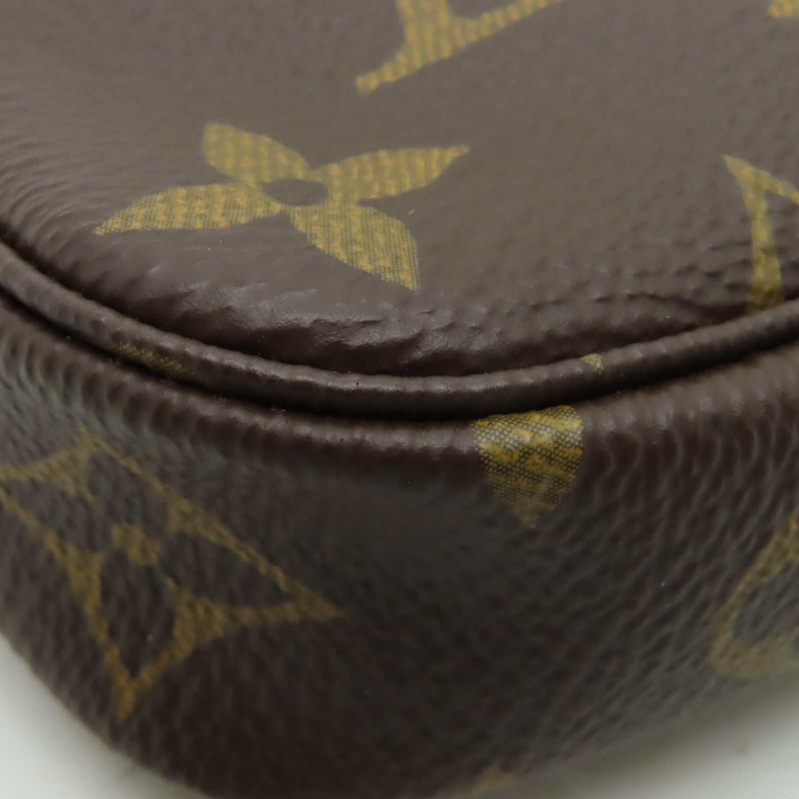LOUIS VUITTON Monogram Mini Pochette Accessoires金扣手挽袋啡色