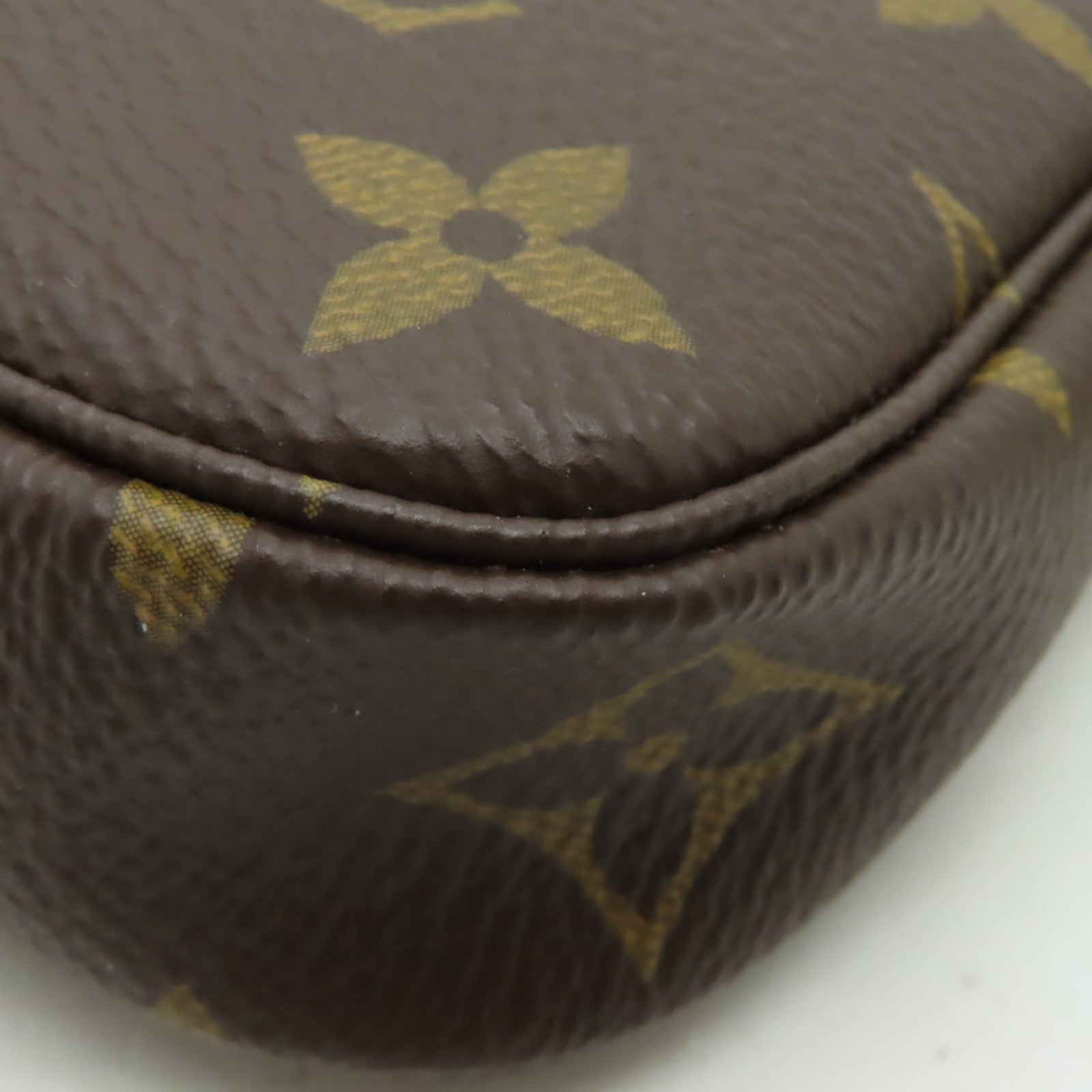 LOUIS VUITTON Monogram Mini Pochette Accessoires金扣手挽袋啡色