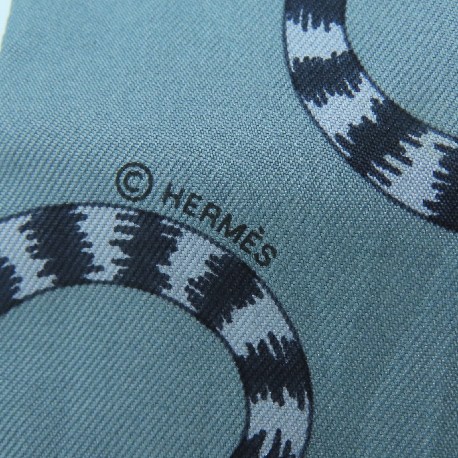 HERMES 絲質Twilly絲巾灰色