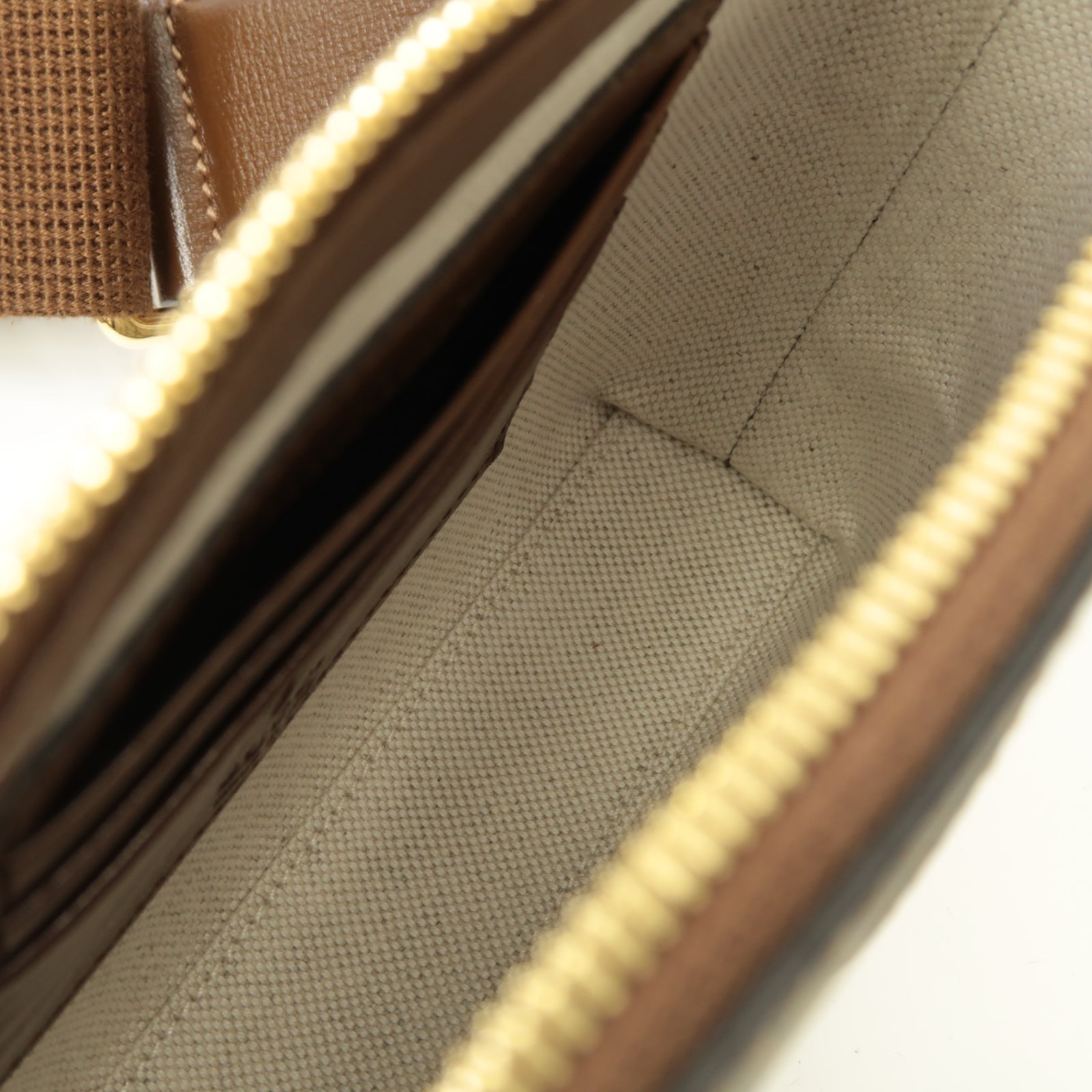 GUCCI 塗層帆布Shoulder Bag金扣肩背袋棕色