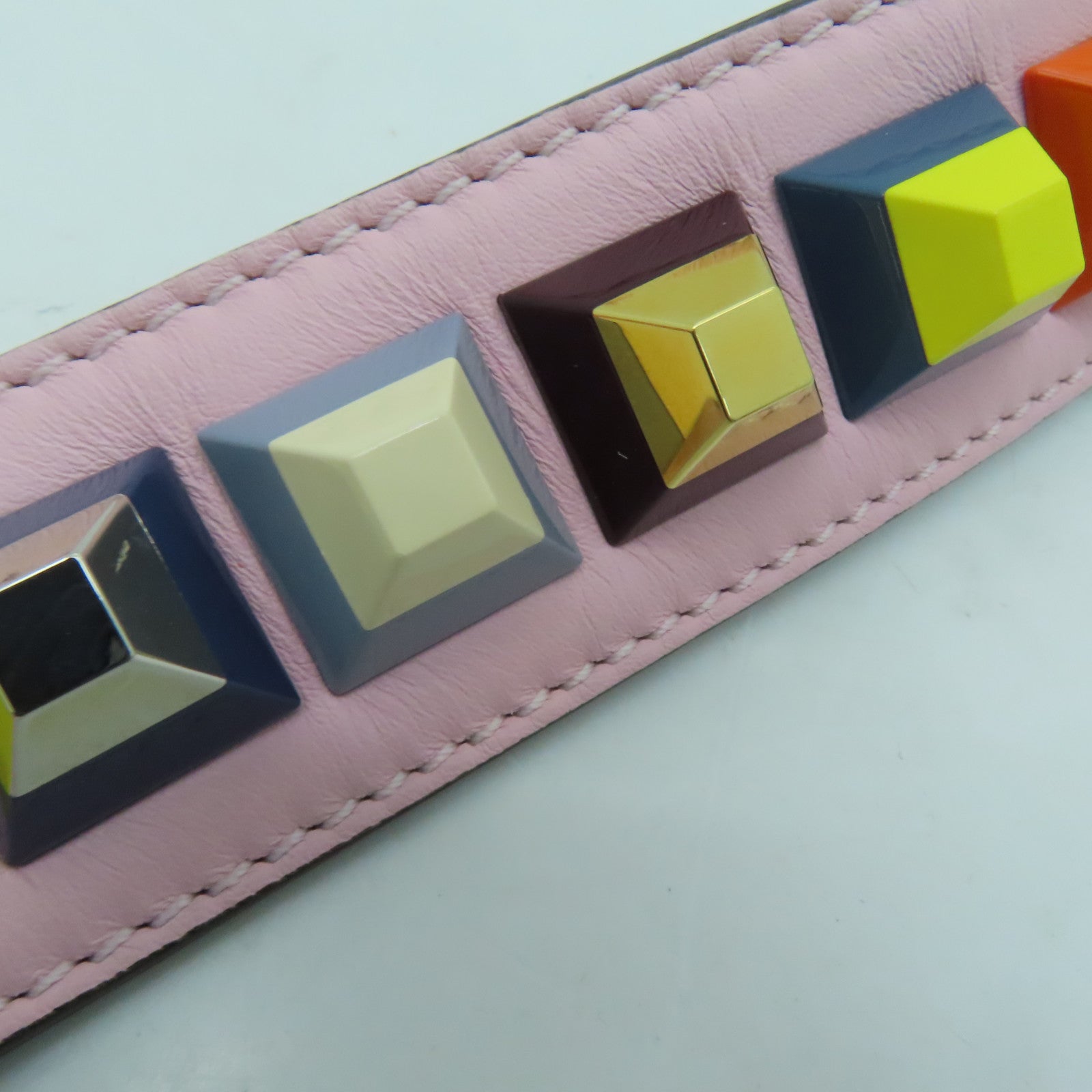 FENDI 牛皮皮革Shoulder Strap银扣肩背带粉红色