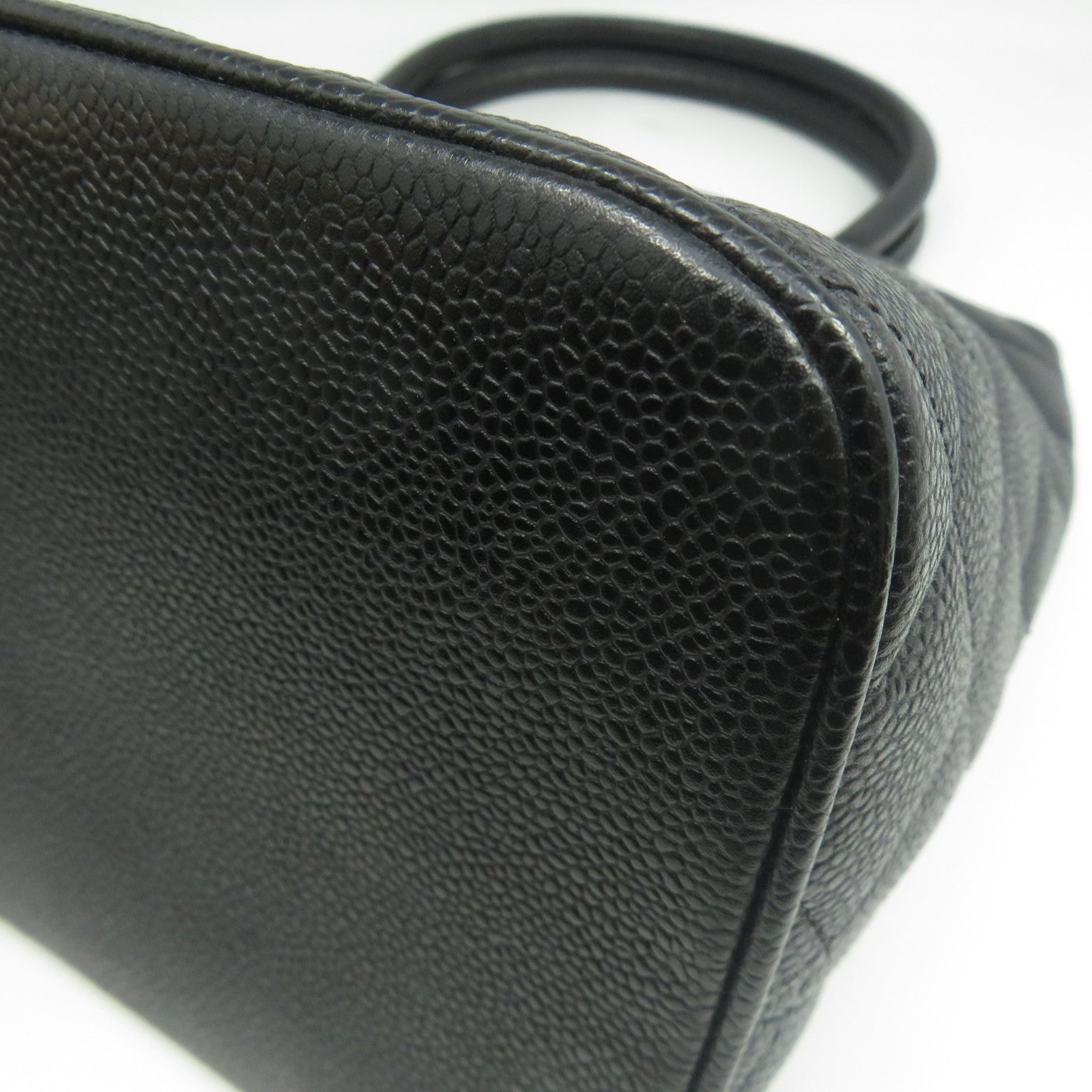 CHANEL 菱格Caviar皮革Vintage Bag金扣肩背袋黑色