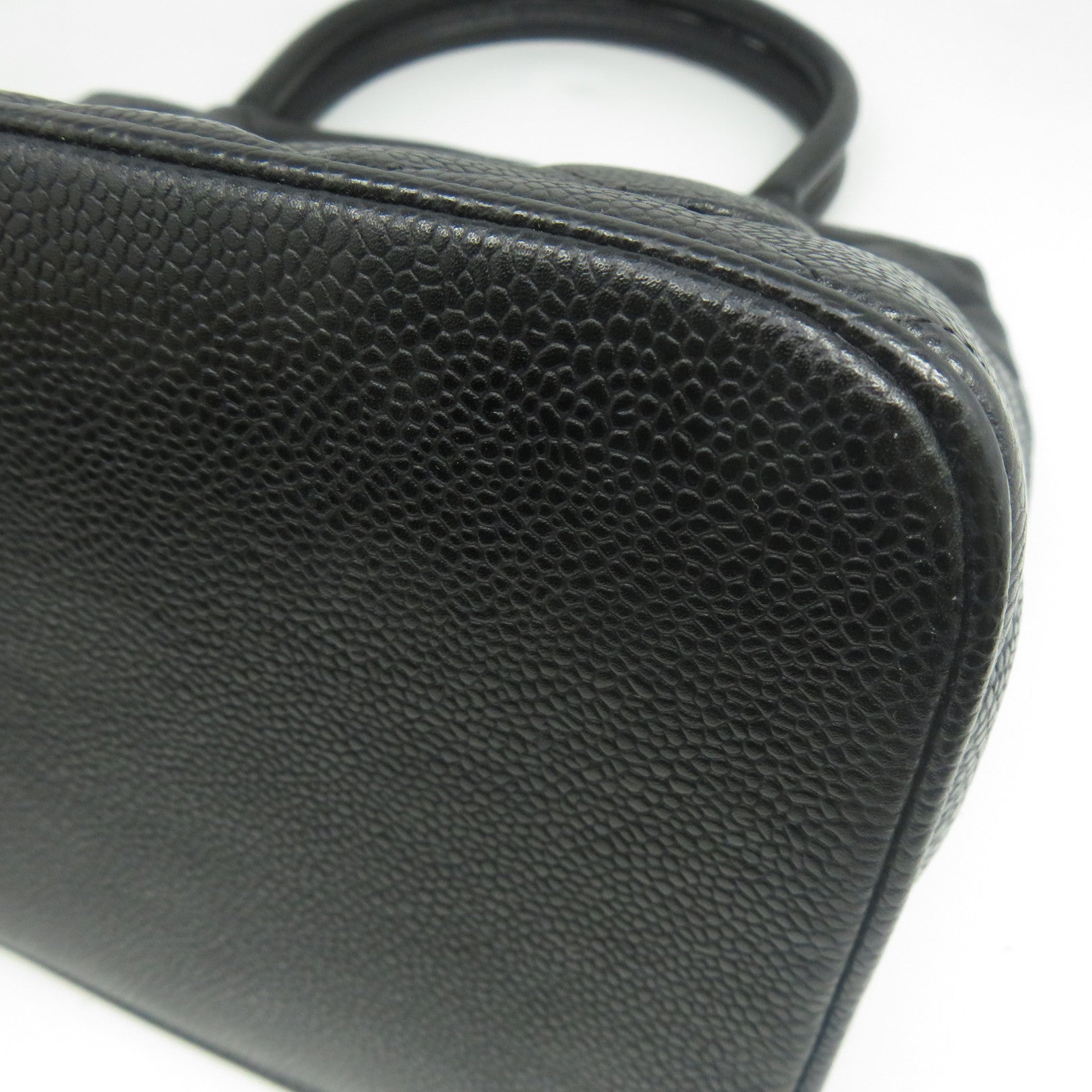 CHANEL 菱格Caviar皮革Vintage Bag金扣肩背袋黑色