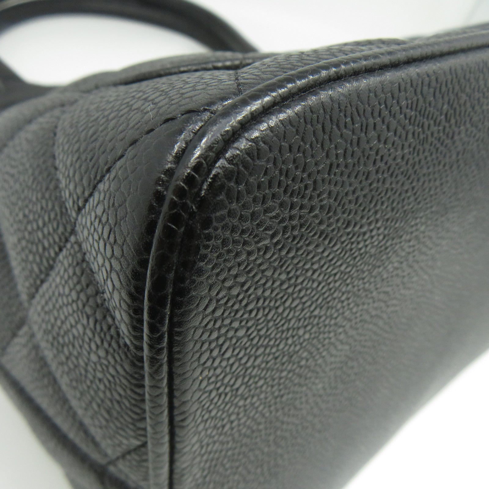 CHANEL 菱格Caviar皮革Vintage Bag金扣肩背袋黑色