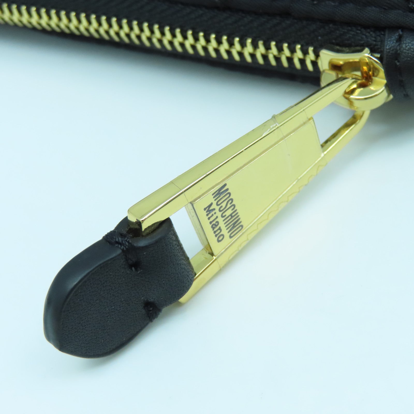 MOSCHINO 尼龍Clutch Bag金扣手拿包黑色