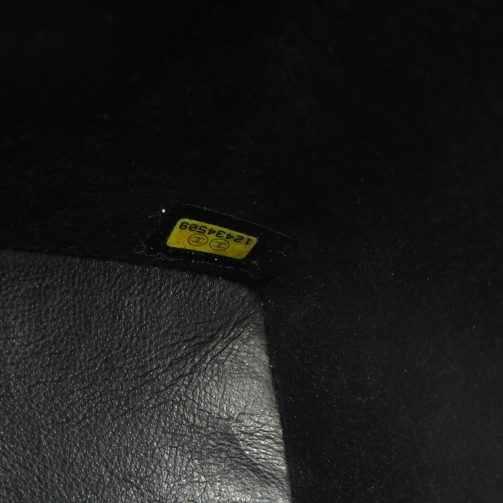 CHANEL 菱格Caviar皮革Vintage Bag金扣肩背袋黑色