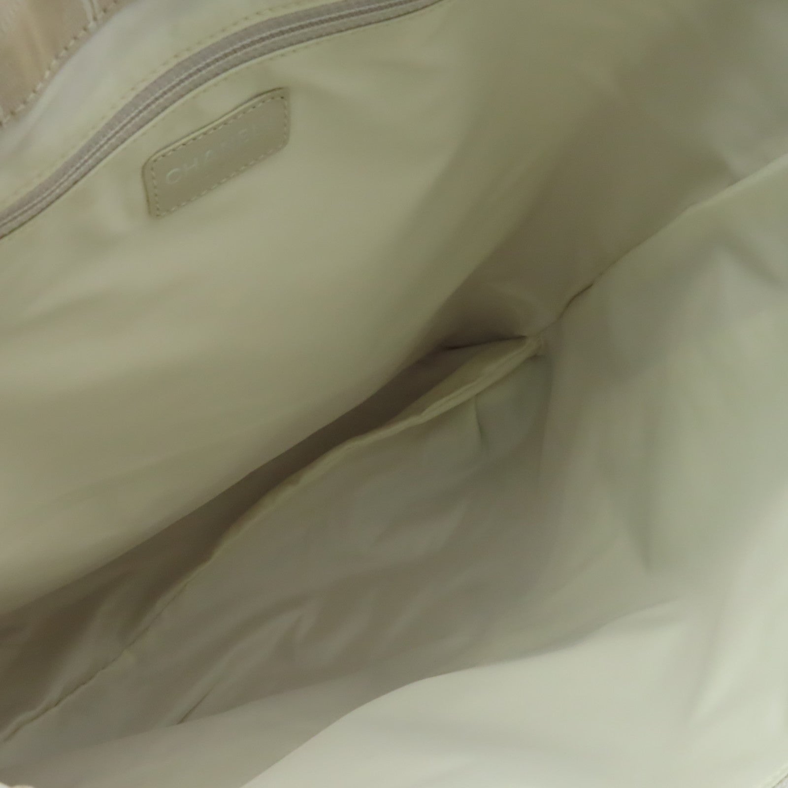 CHANEL 尼龍/皮革New Travel Line Tote Bag銀扣手挽袋米色