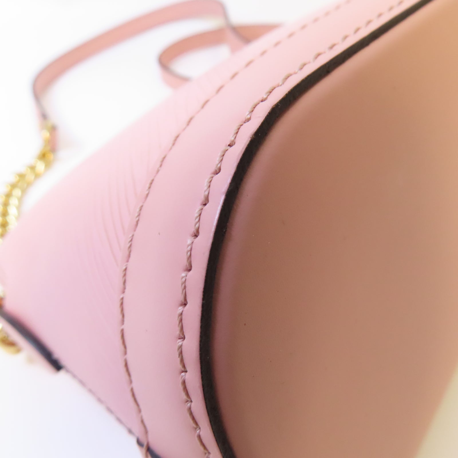 LOUIS VUITTON Epi Alma Mini Bag金扣鏈帶肩背袋粉紅色