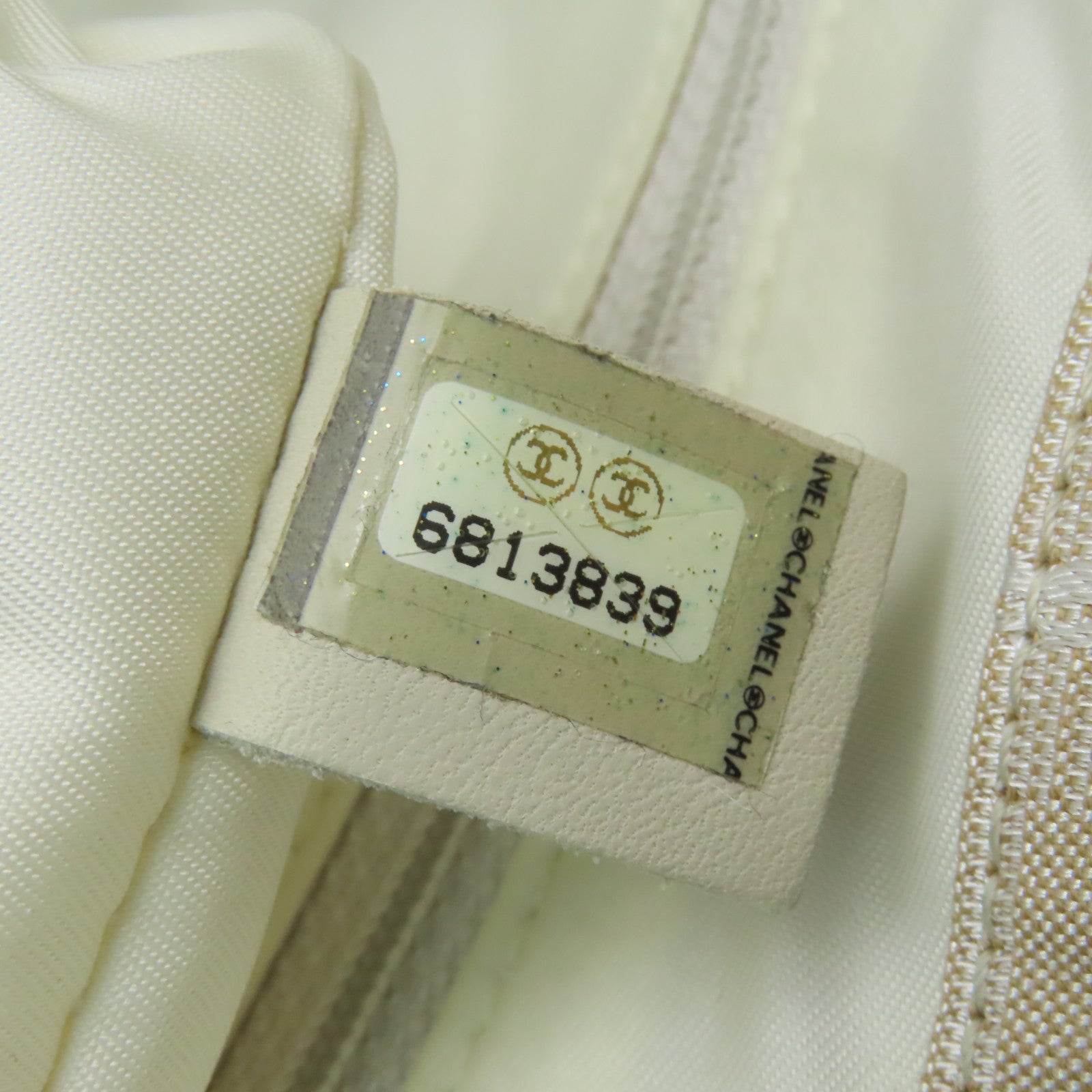 CHANEL 尼龍/皮革New Travel Line Tote Bag銀扣手挽袋米色