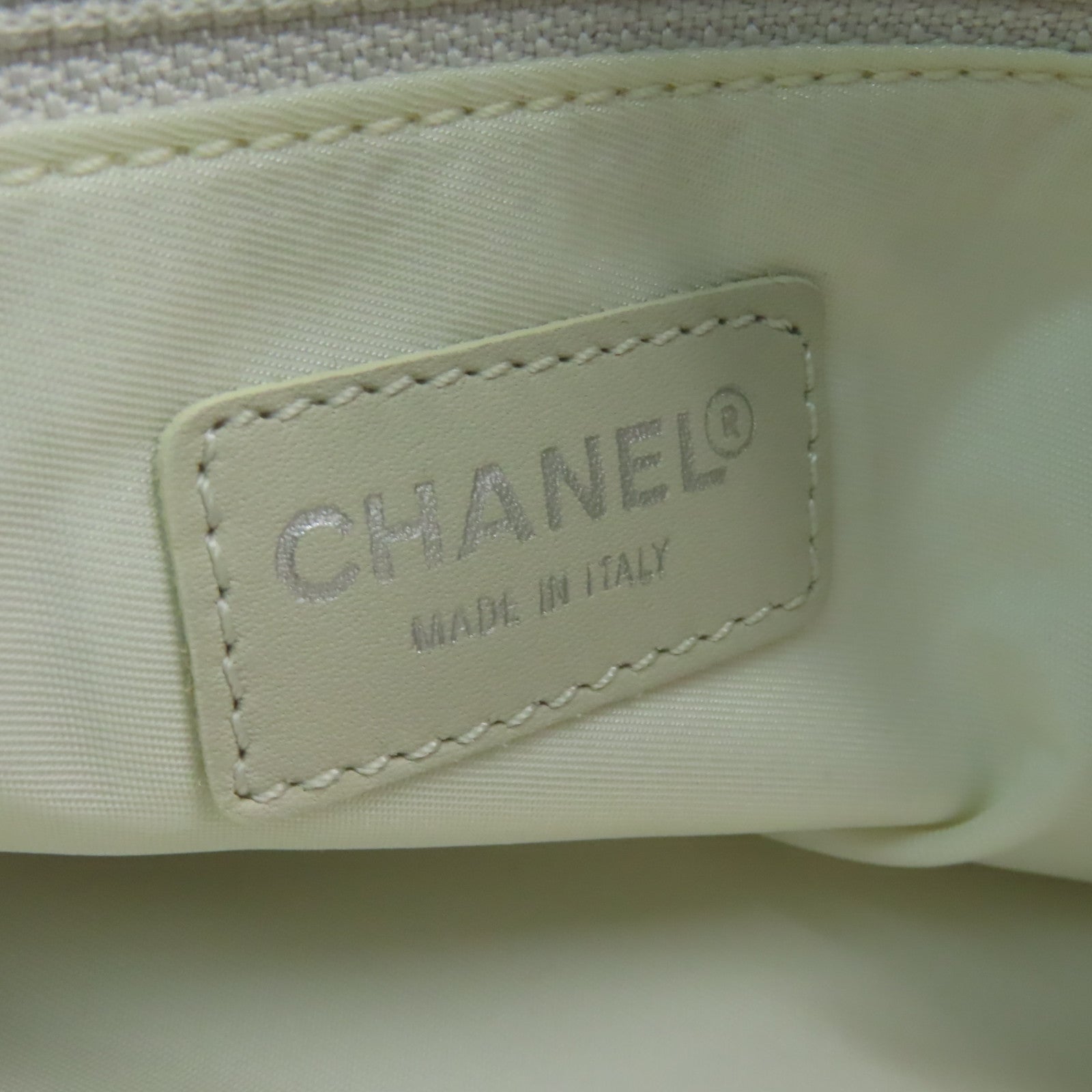 CHANEL 尼龍/皮革New Travel Line Tote Bag銀扣手挽袋米色