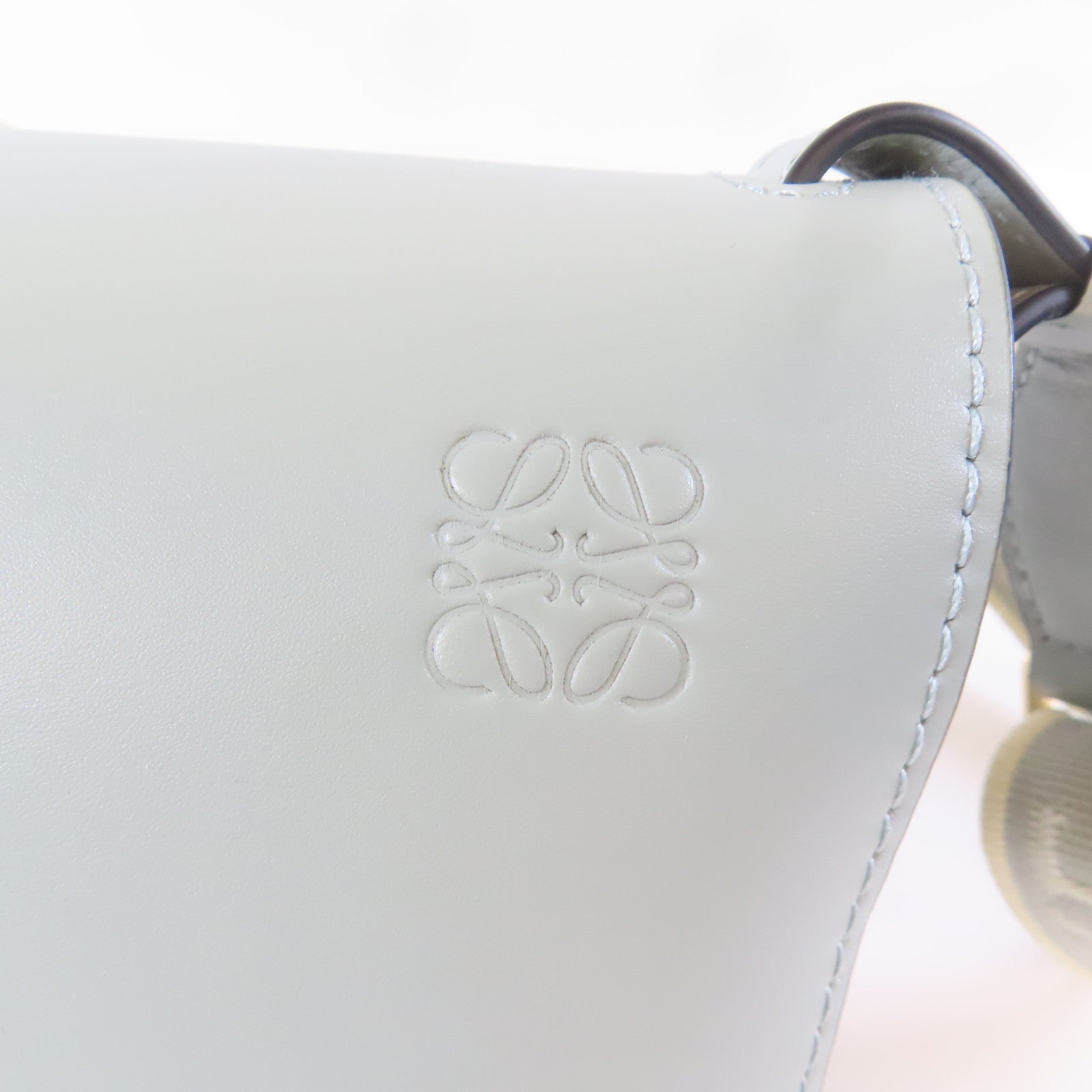 LOEWE 牛皮皮革Small Gate Bag金扣肩背袋灰色