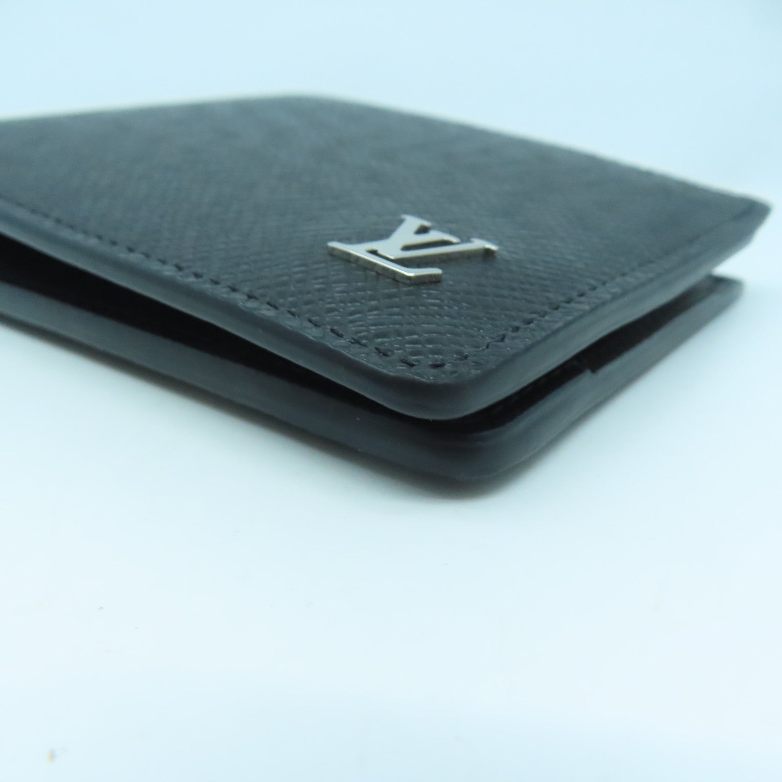 LOUIS VUITTON Taiga Multiple Wallet銀扣錢包黑色