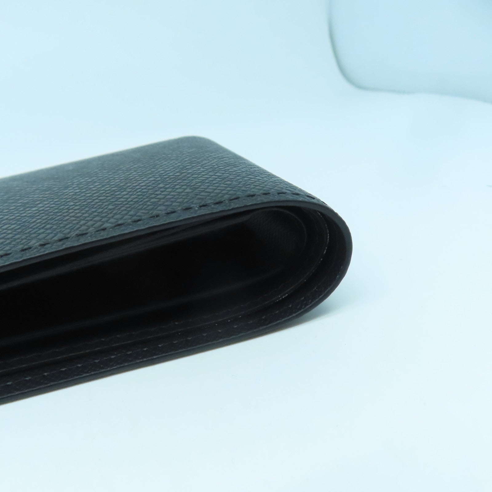 LOUIS VUITTON Taiga Multiple Wallet銀扣錢包黑色