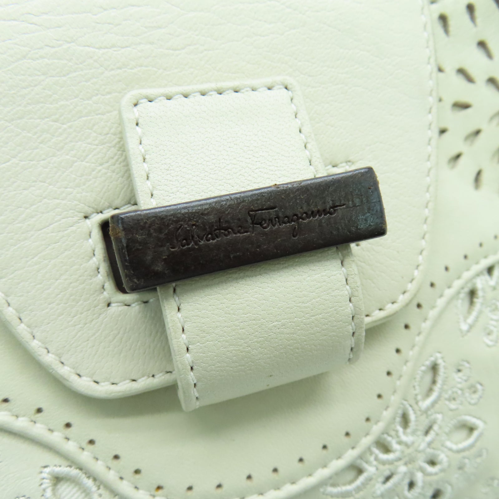 Salvatore Ferragamo 牛皮皮革Hand Bag手挽袋白色