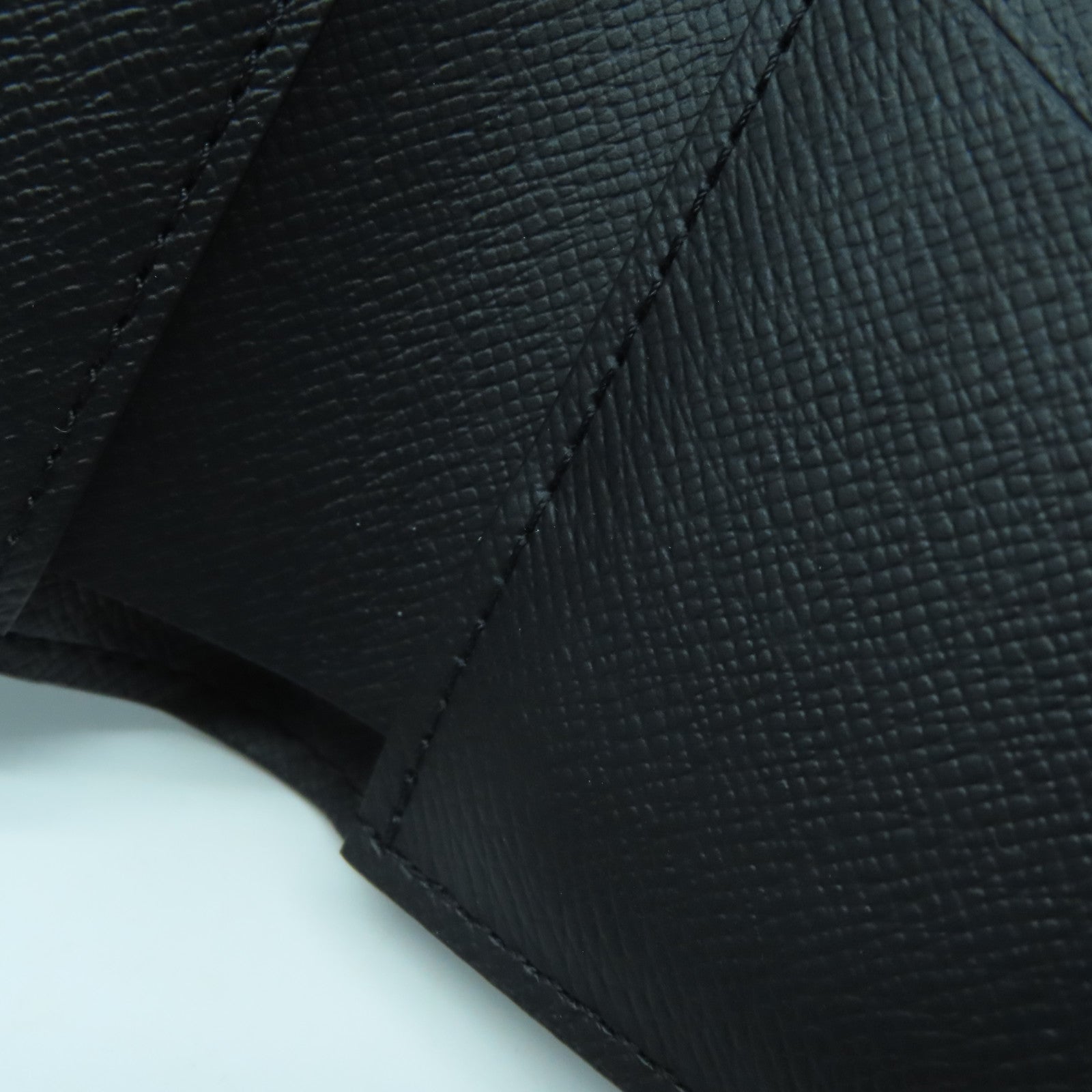 LOUIS VUITTON Taiga Multiple Wallet銀扣錢包黑色