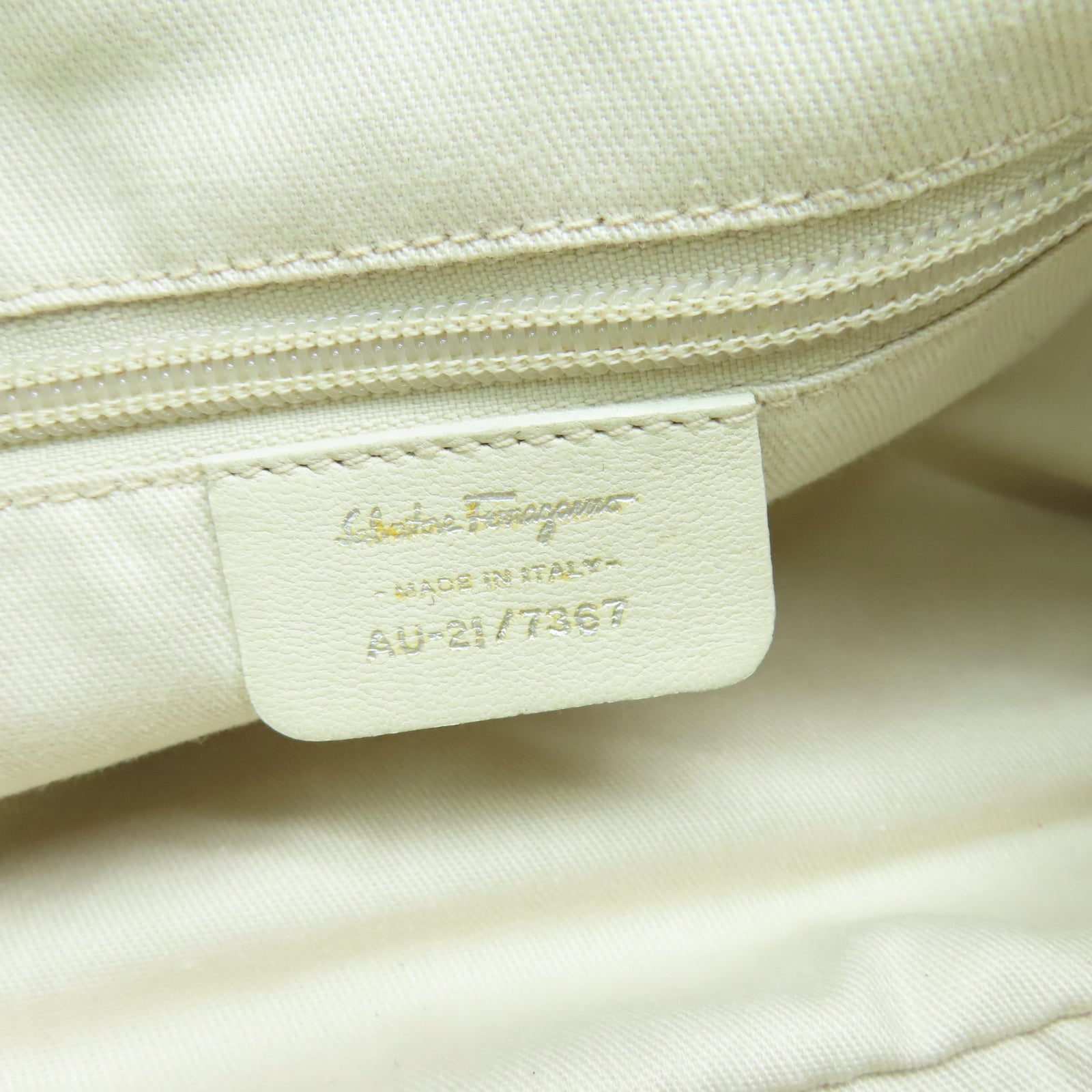 Salvatore Ferragamo 牛皮皮革Hand Bag手挽袋白色