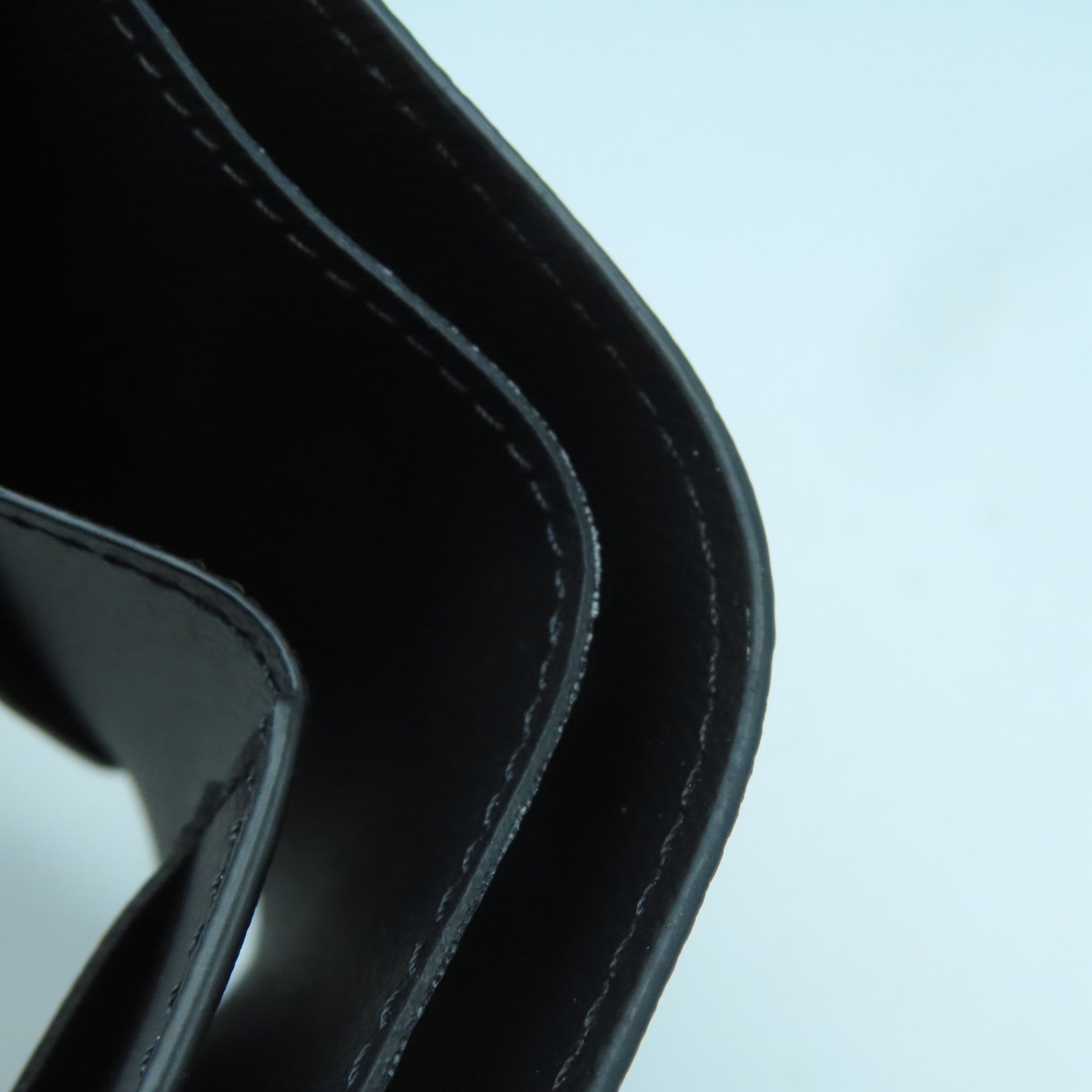 LOUIS VUITTON Taiga Multiple Wallet銀扣錢包黑色