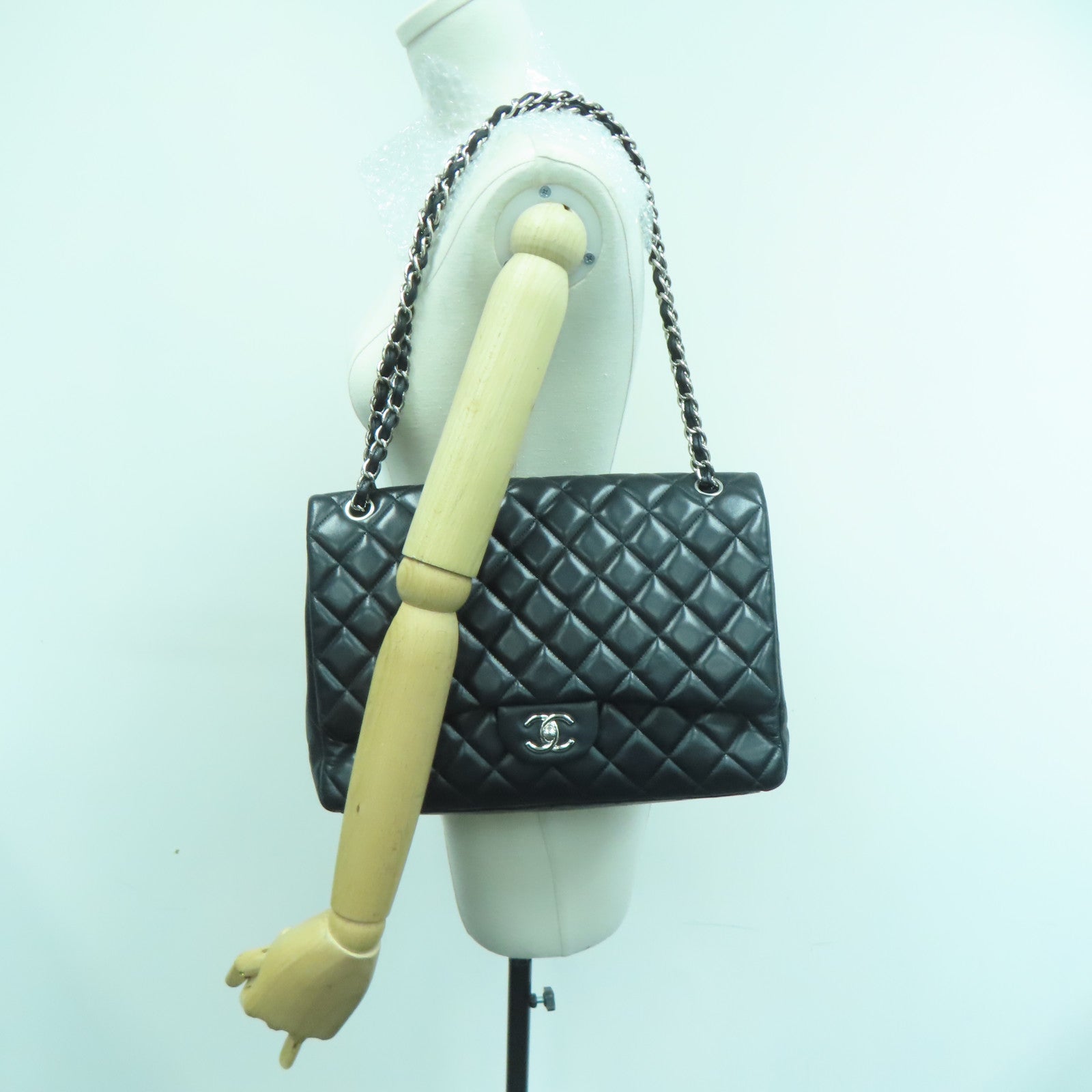CHANEL 菱格羊皮皮革Classic银扣链带肩背袋黑色