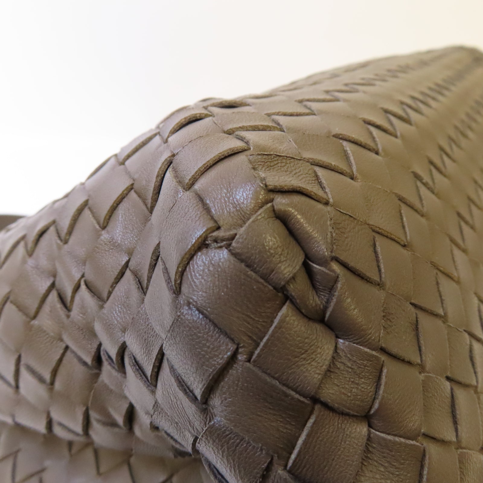 BOTTEGA VENETA 織紋皮革Shoulder Bag黑扣鏈帶肩背袋啡色