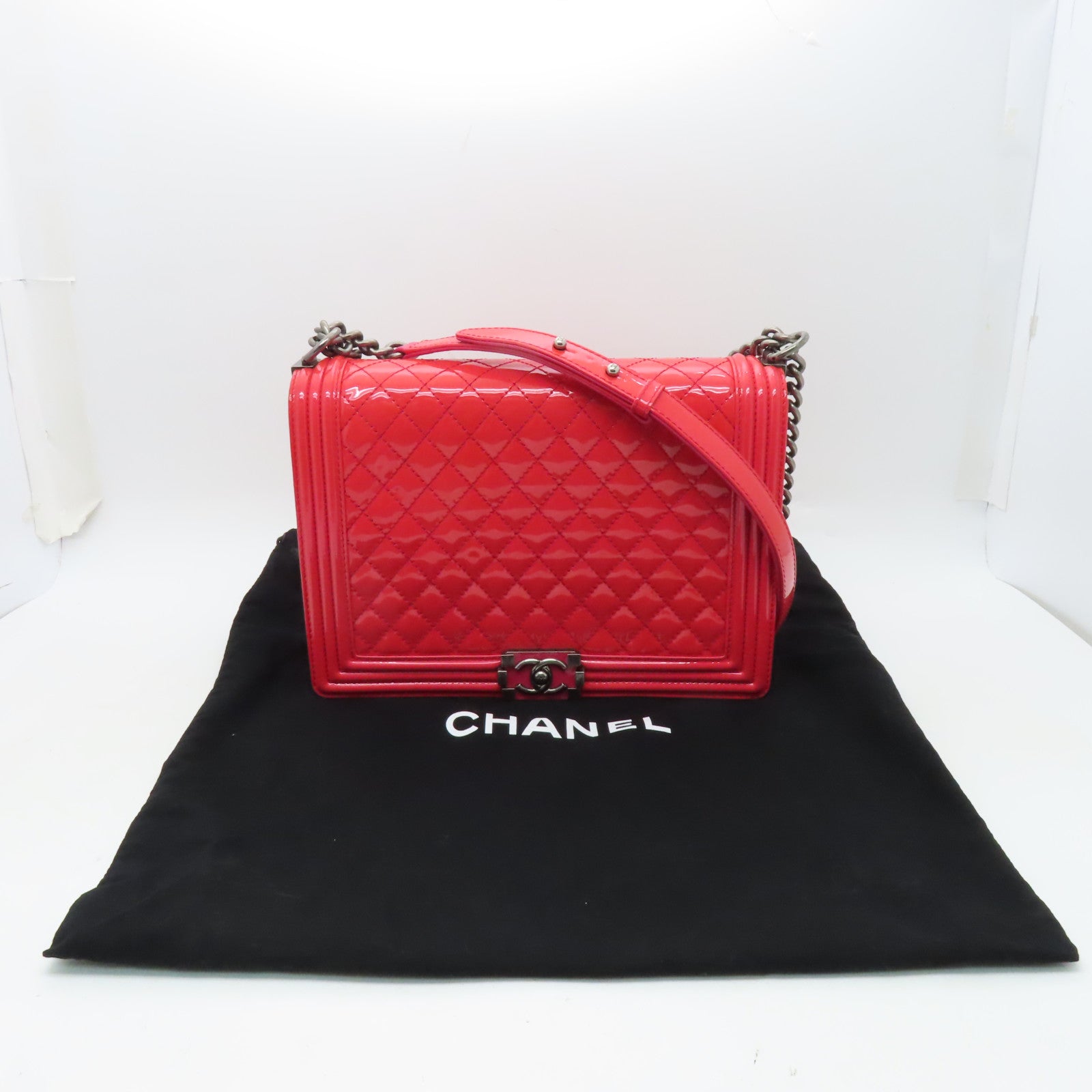 CHANEL 菱格漆皮皮革Boy 30銀扣鏈帶肩背袋紅色