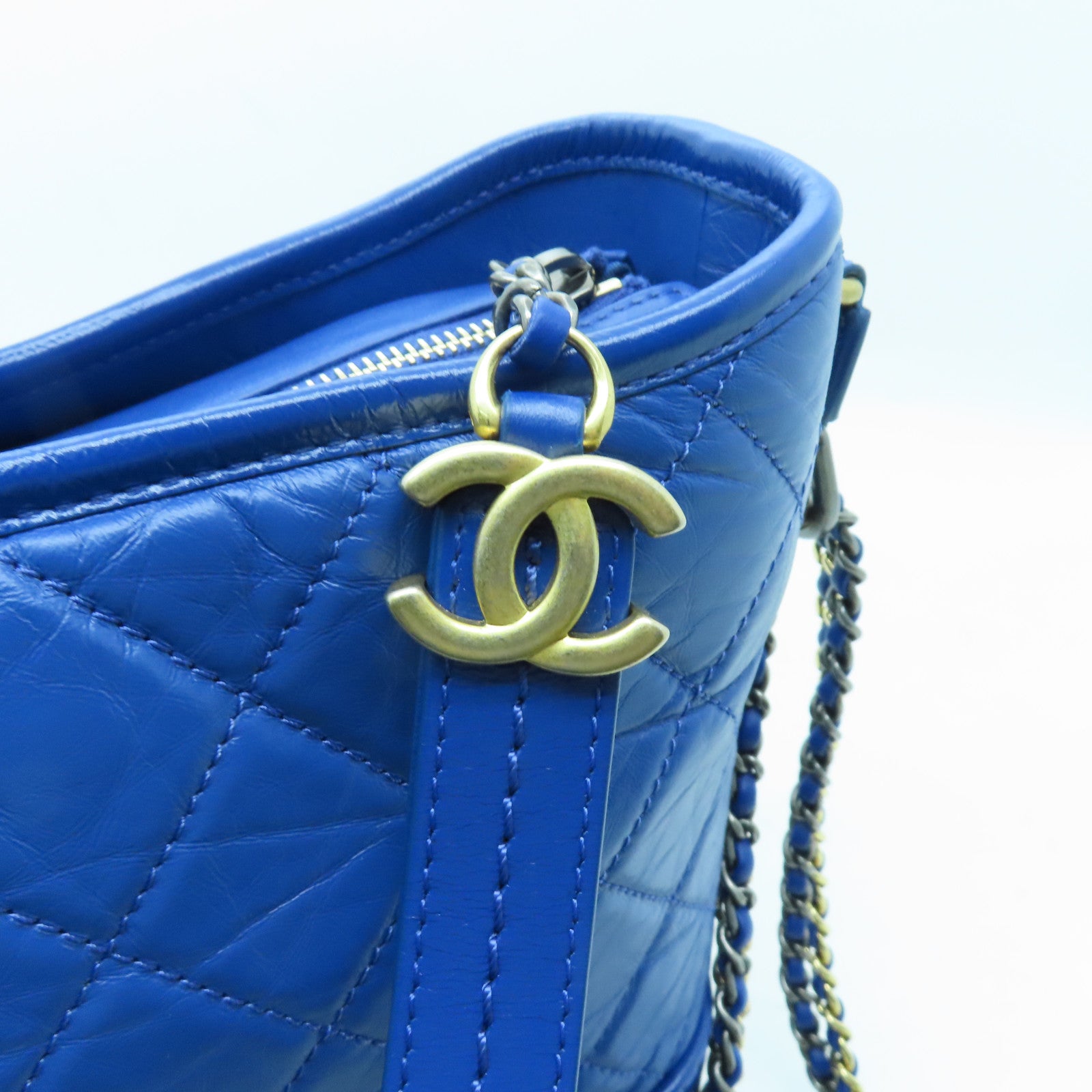 CHANEL 菱格牛皮皮革Gabrielle Medium金扣/銀扣鏈帶肩背袋藍色