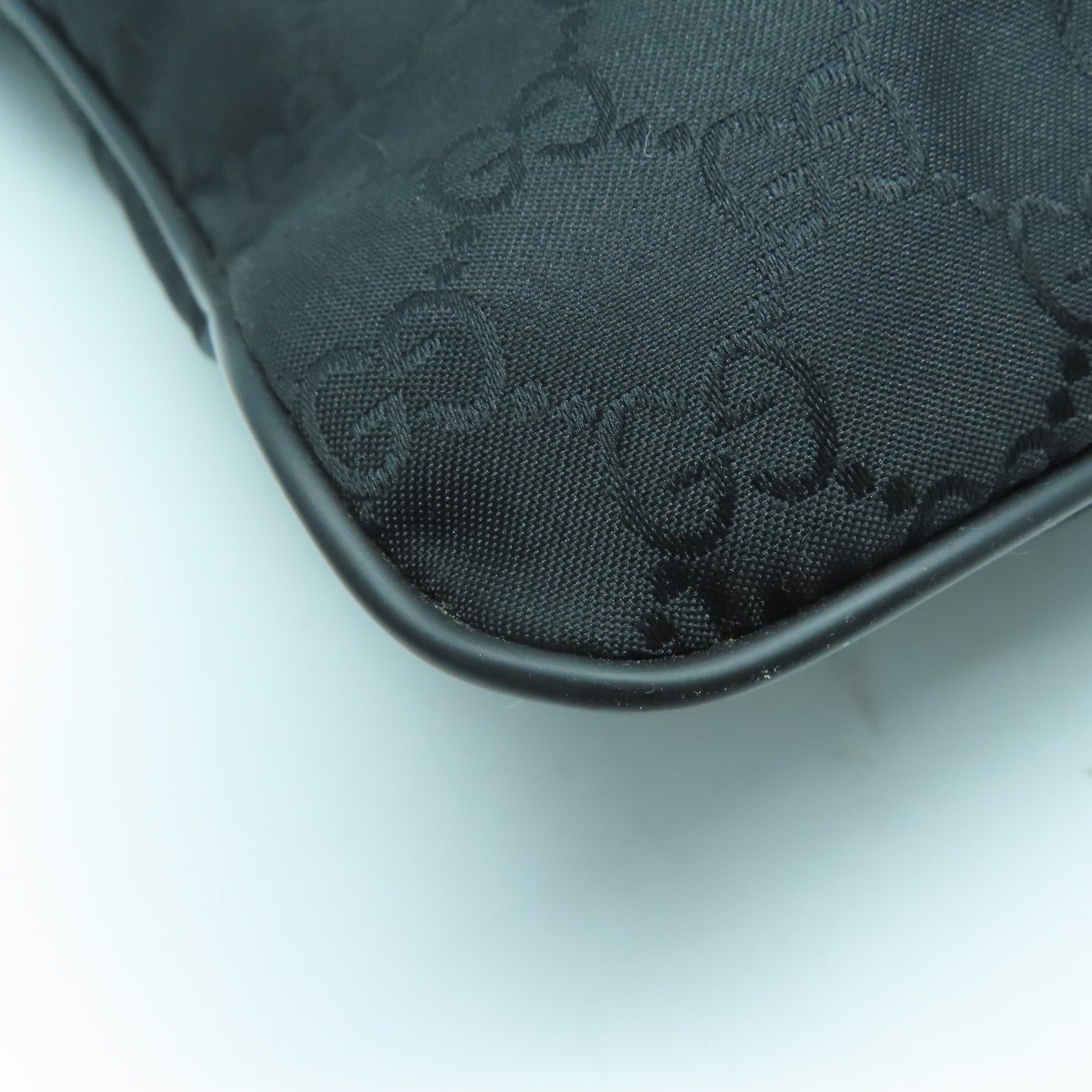 GUCCI 尼龍Shoulder Bag銀扣肩背袋黑色