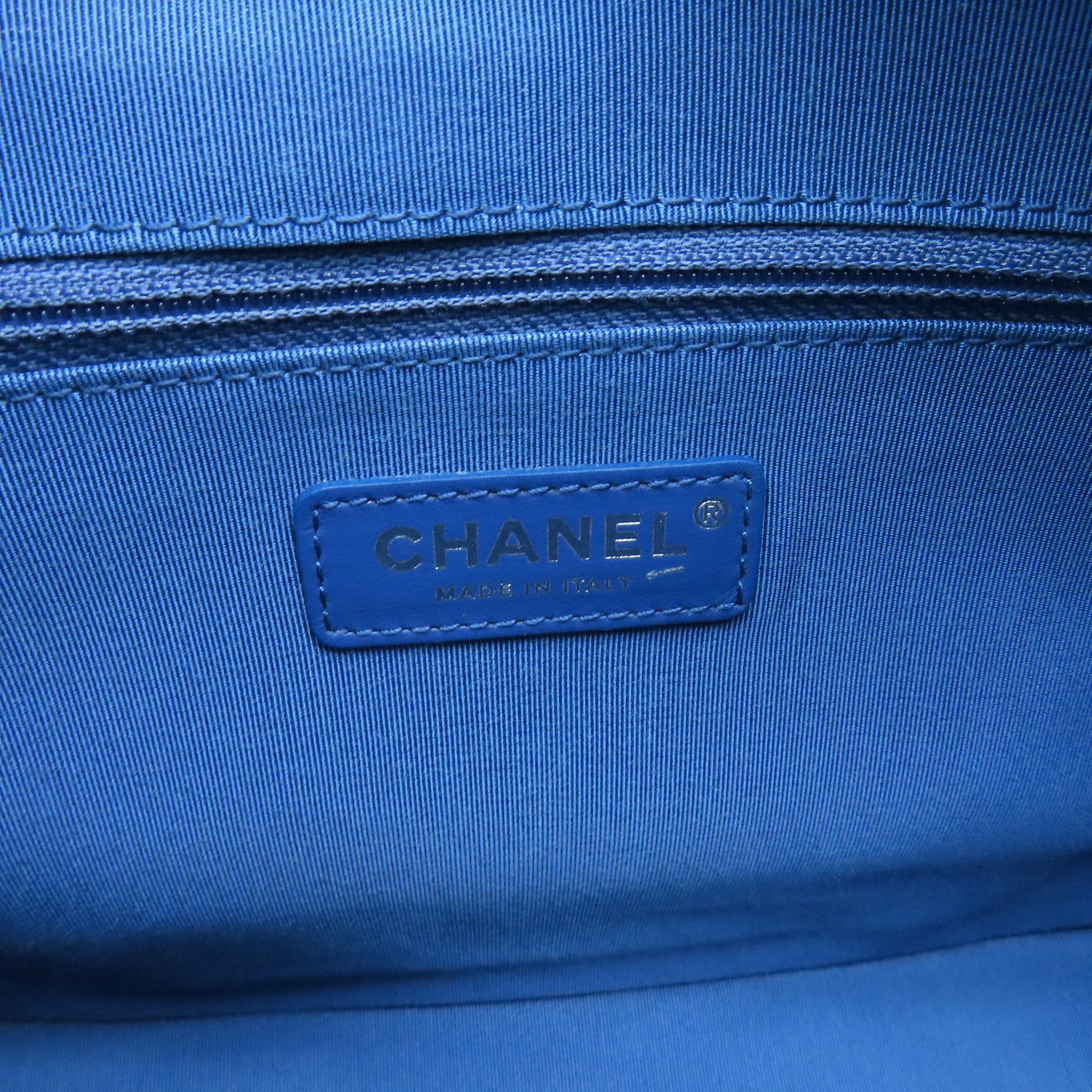 CHANEL 菱格牛皮皮革Gabrielle Medium金扣/銀扣鏈帶肩背袋藍色
