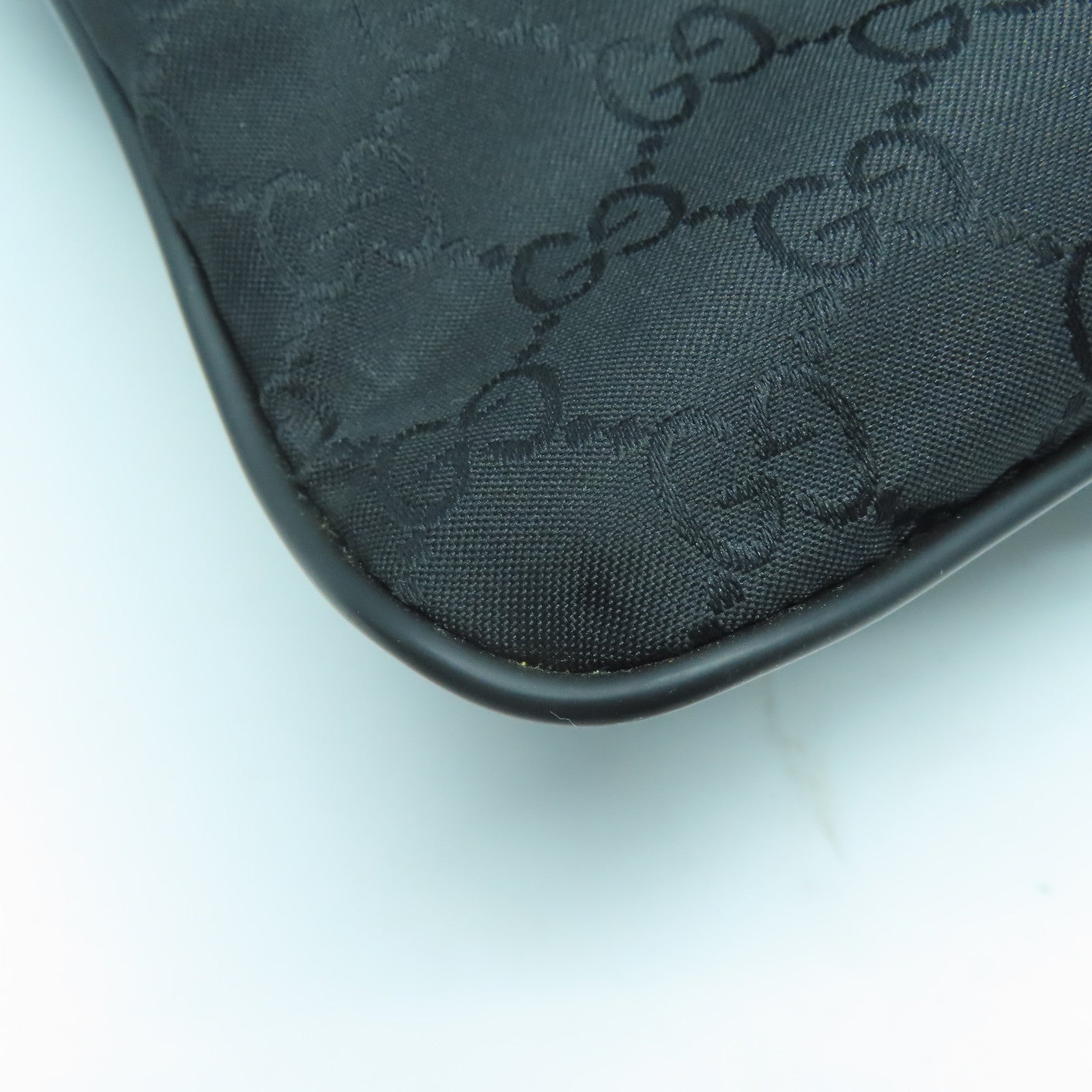GUCCI 尼龍Shoulder Bag銀扣肩背袋黑色
