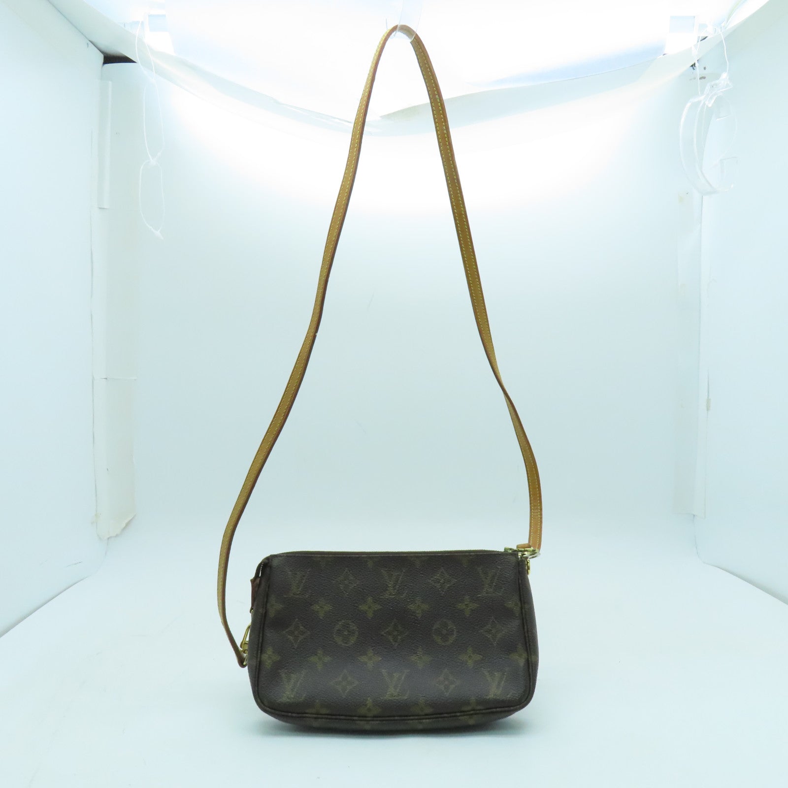 LOUIS VUITTON Monogram Pochette Accessoires金扣肩背袋棕色