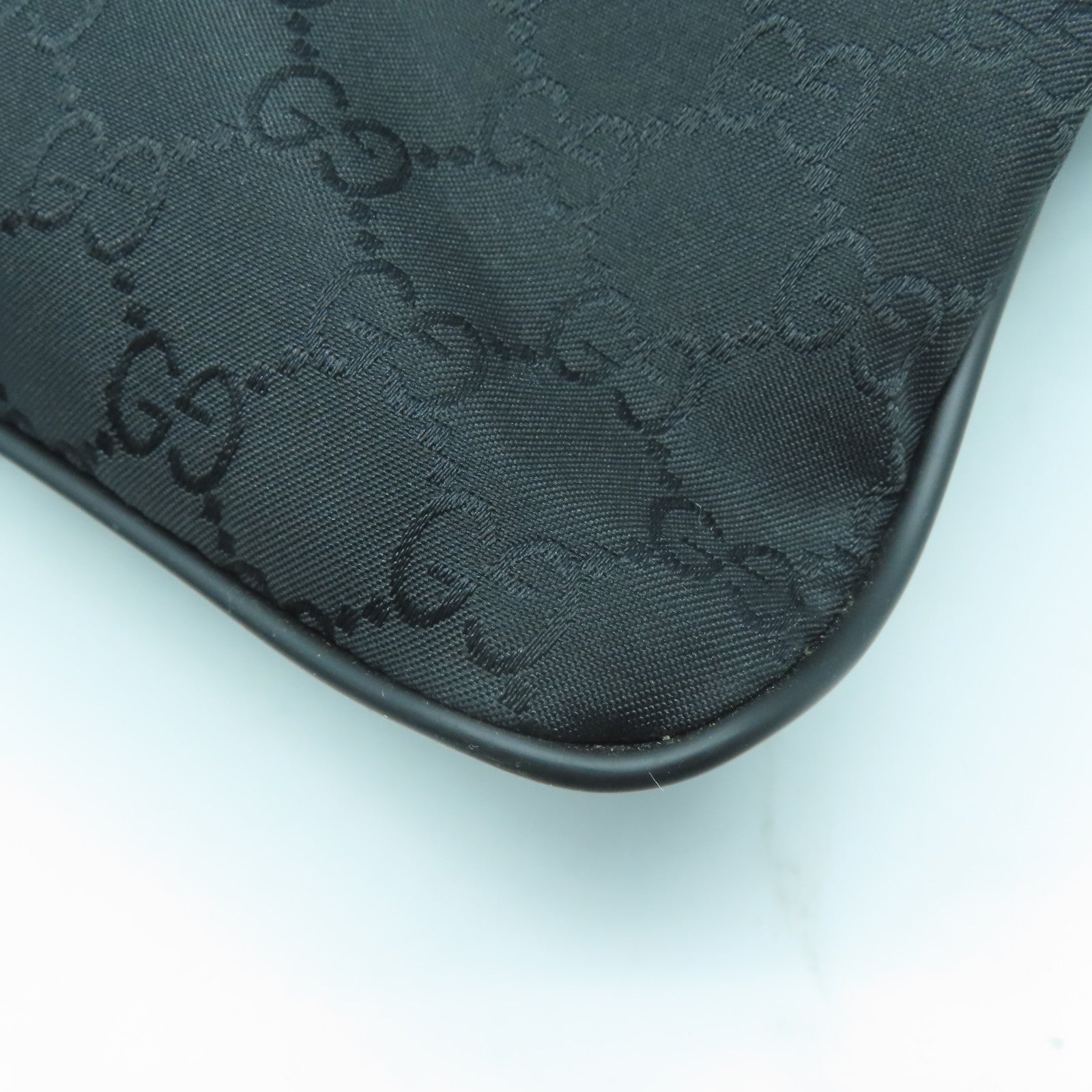 GUCCI 尼龍Shoulder Bag銀扣肩背袋黑色