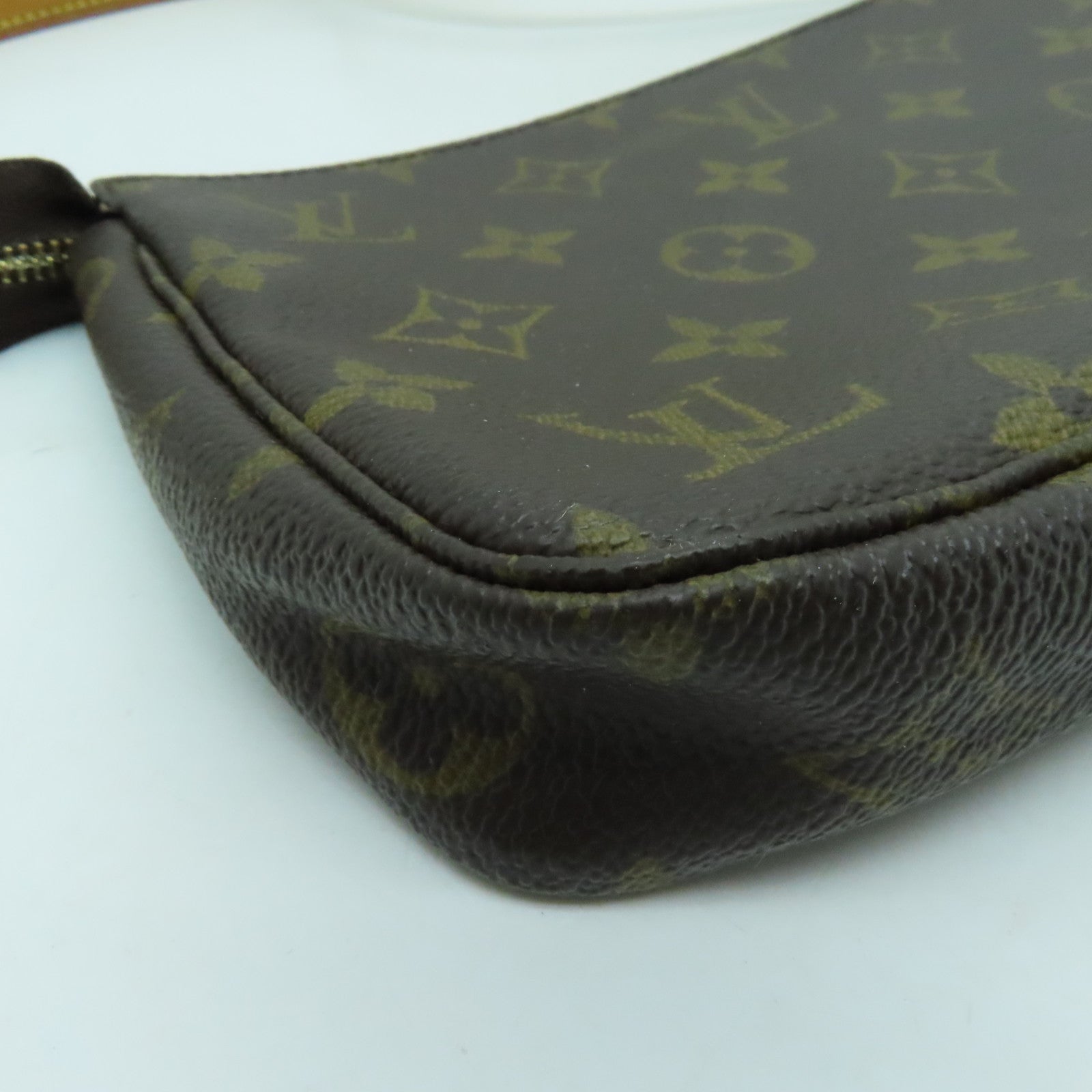 LOUIS VUITTON Monogram Pochette Accessoires金扣肩背袋棕色