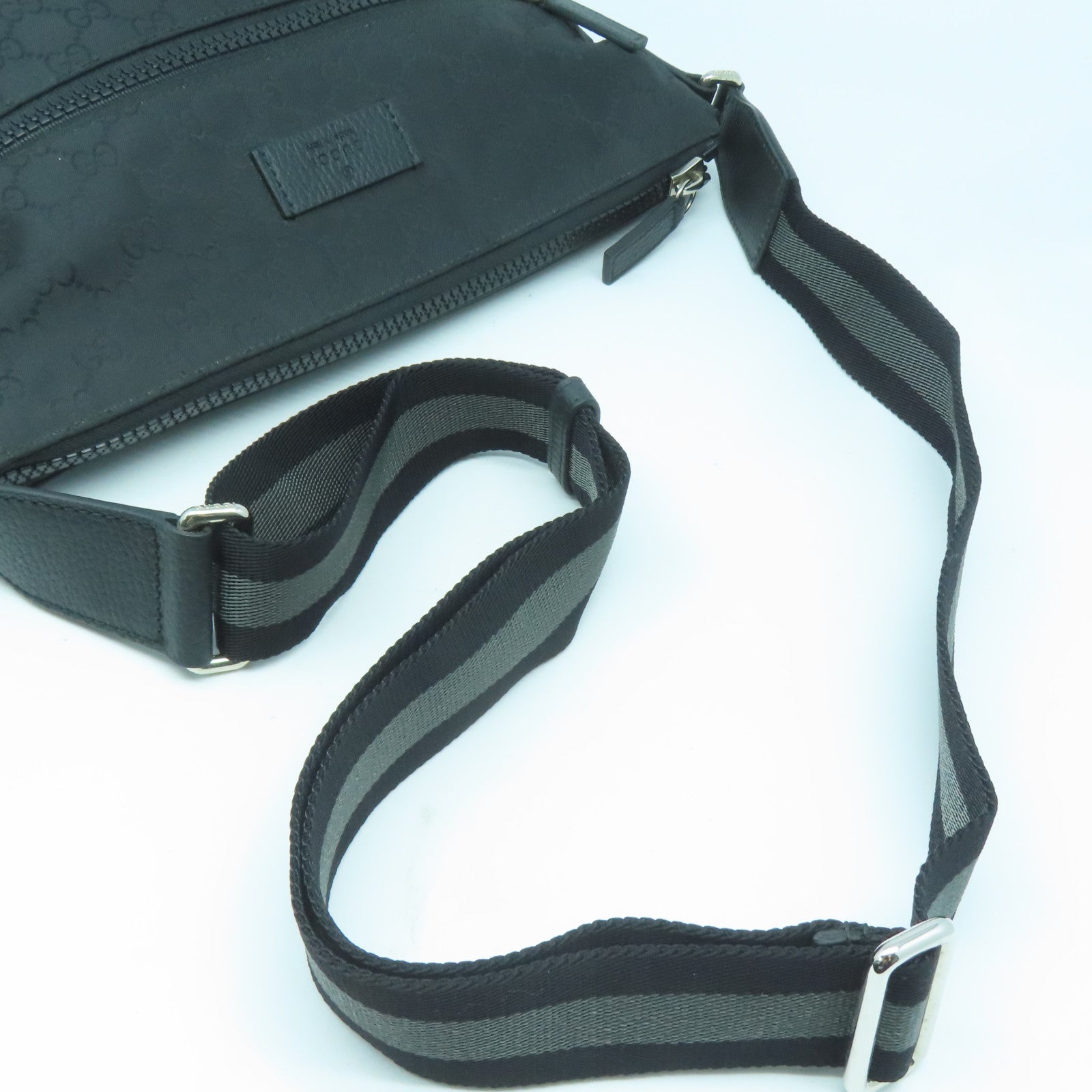 GUCCI 尼龍Shoulder Bag銀扣肩背袋黑色