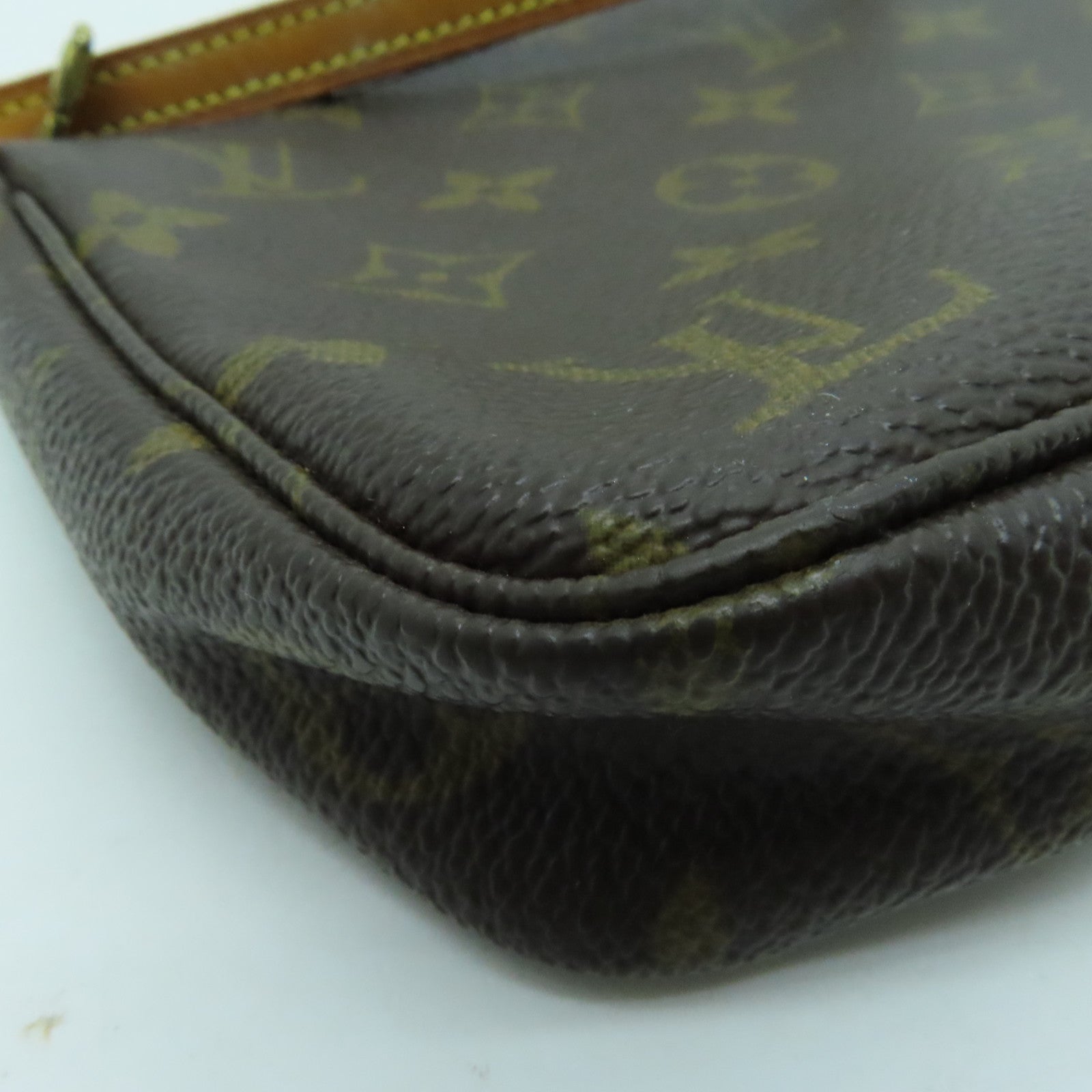 LOUIS VUITTON Monogram Pochette Accessoires金扣肩背袋棕色