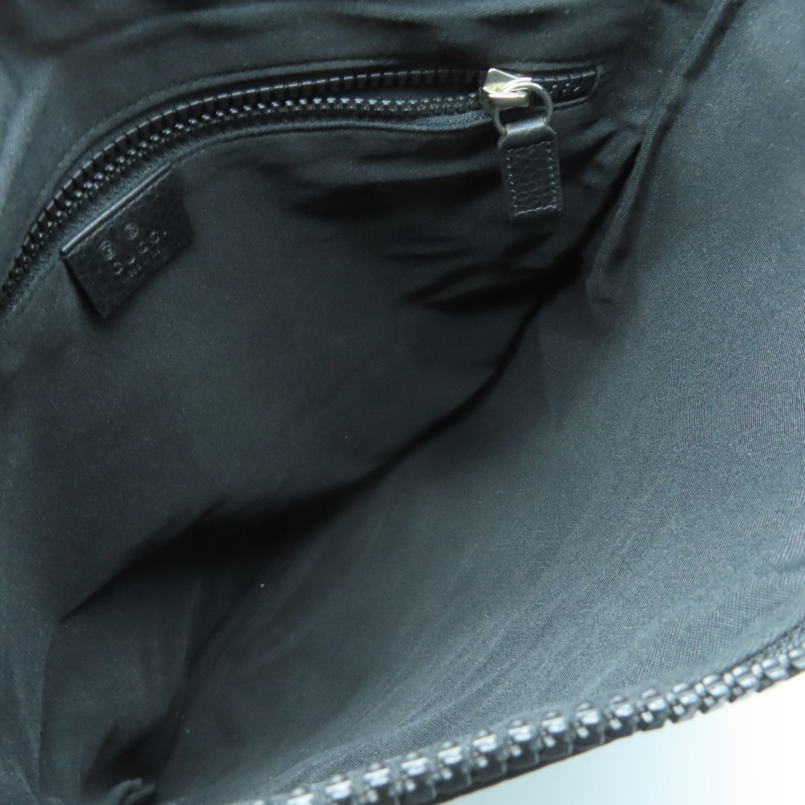GUCCI 尼龍Shoulder Bag銀扣肩背袋黑色