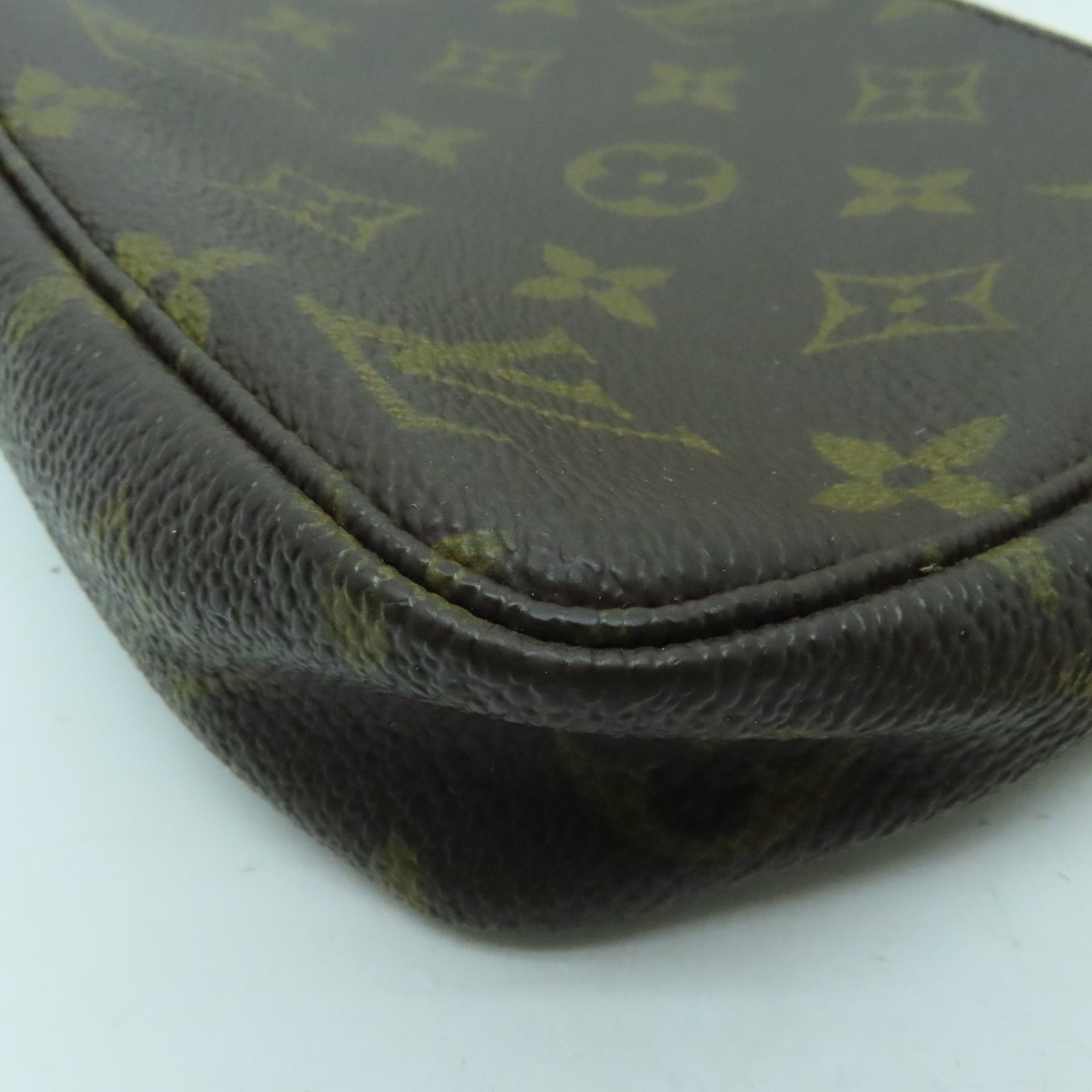 LOUIS VUITTON Monogram Pochette Accessoires金扣肩背袋棕色