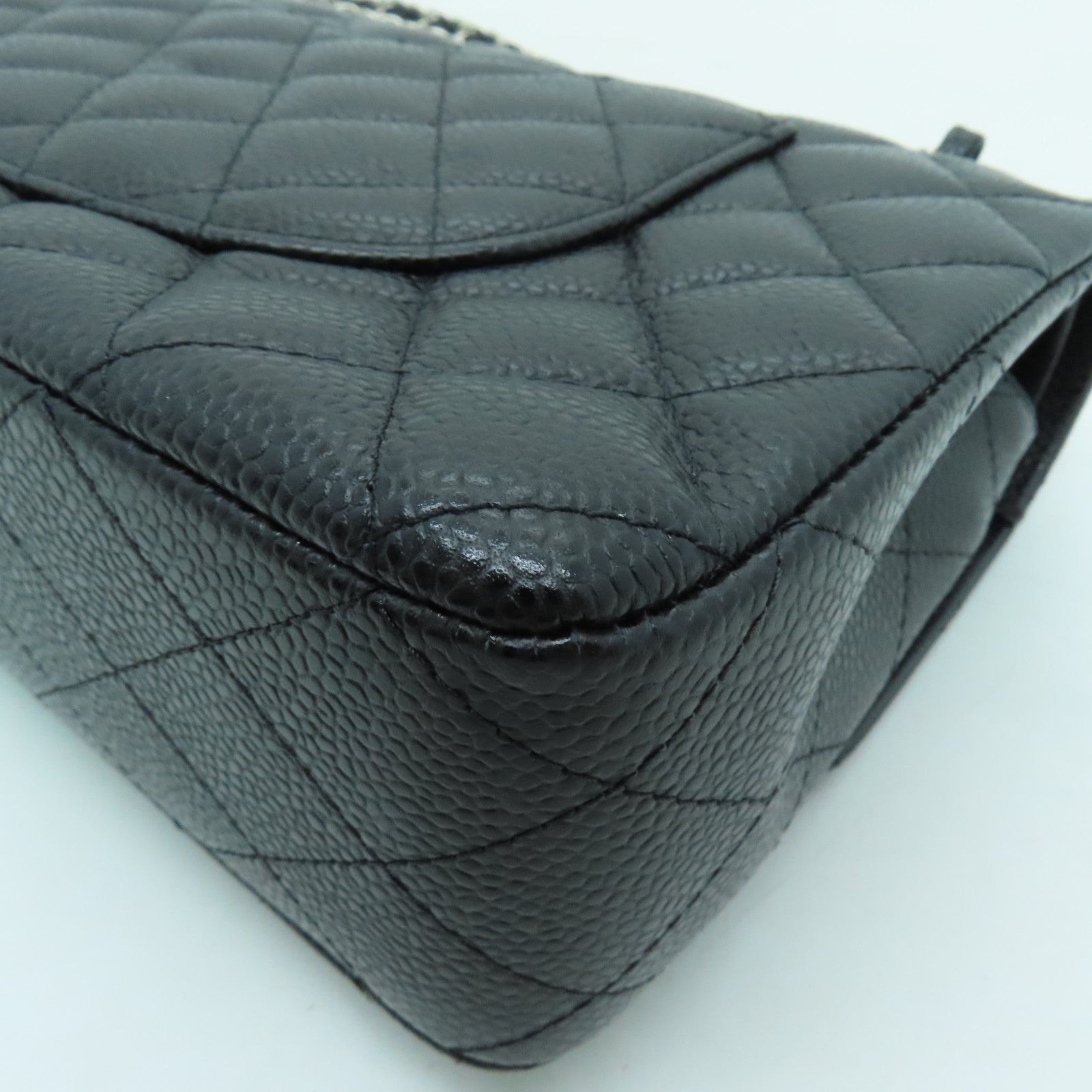 CHANEL 菱格Caviar皮革Classic 25cm银扣链带肩背袋黑色