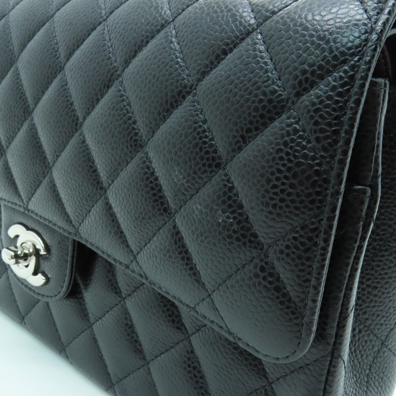 CHANEL 菱格Caviar皮革Classic 25cm银扣链带肩背袋黑色