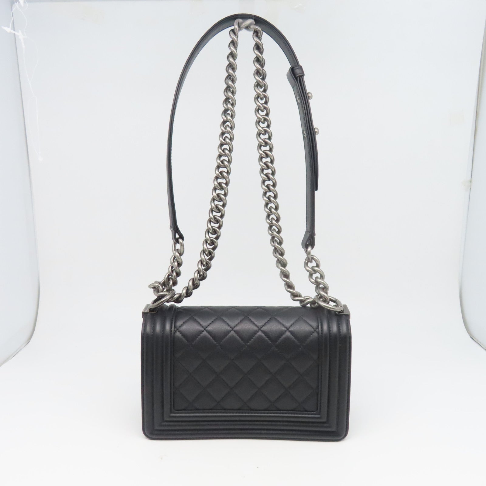 CHANEL 菱格羊皮皮革Boy Chanel銀扣鏈帶肩背袋黑色