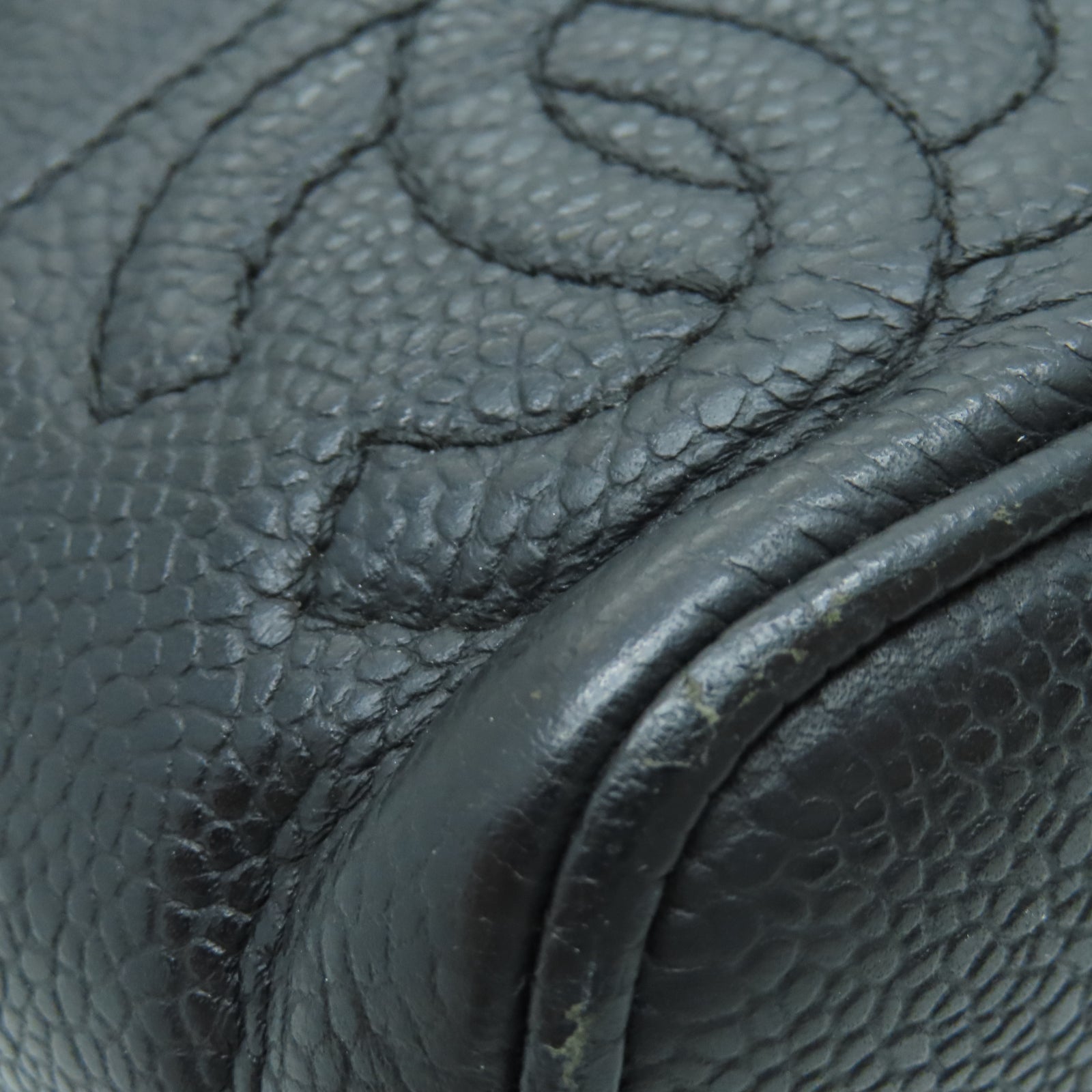 CHANEL Caviar皮革Vintage Backpack金扣鏈帶背包黑色