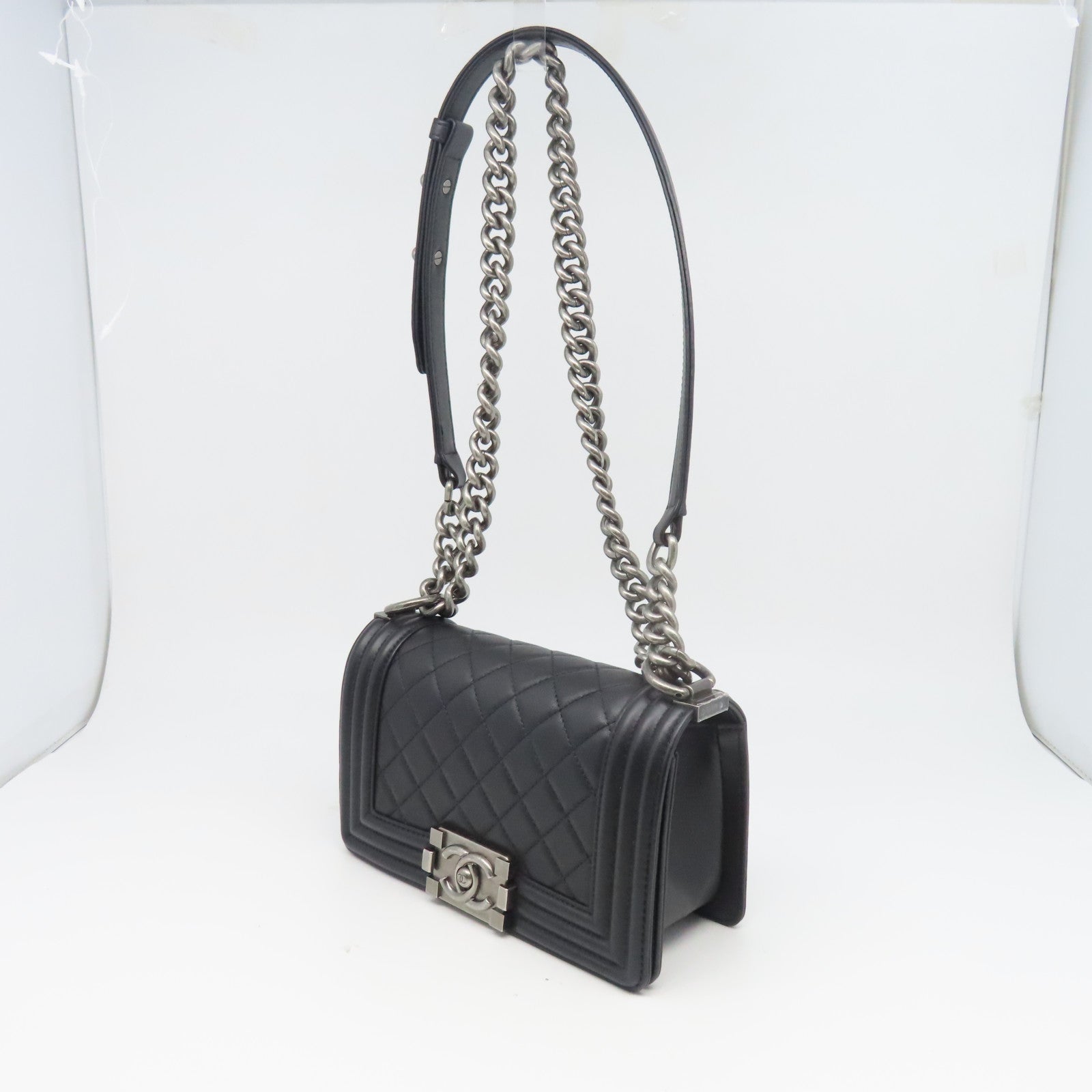CHANEL 菱格羊皮皮革Boy Chanel銀扣鏈帶肩背袋黑色
